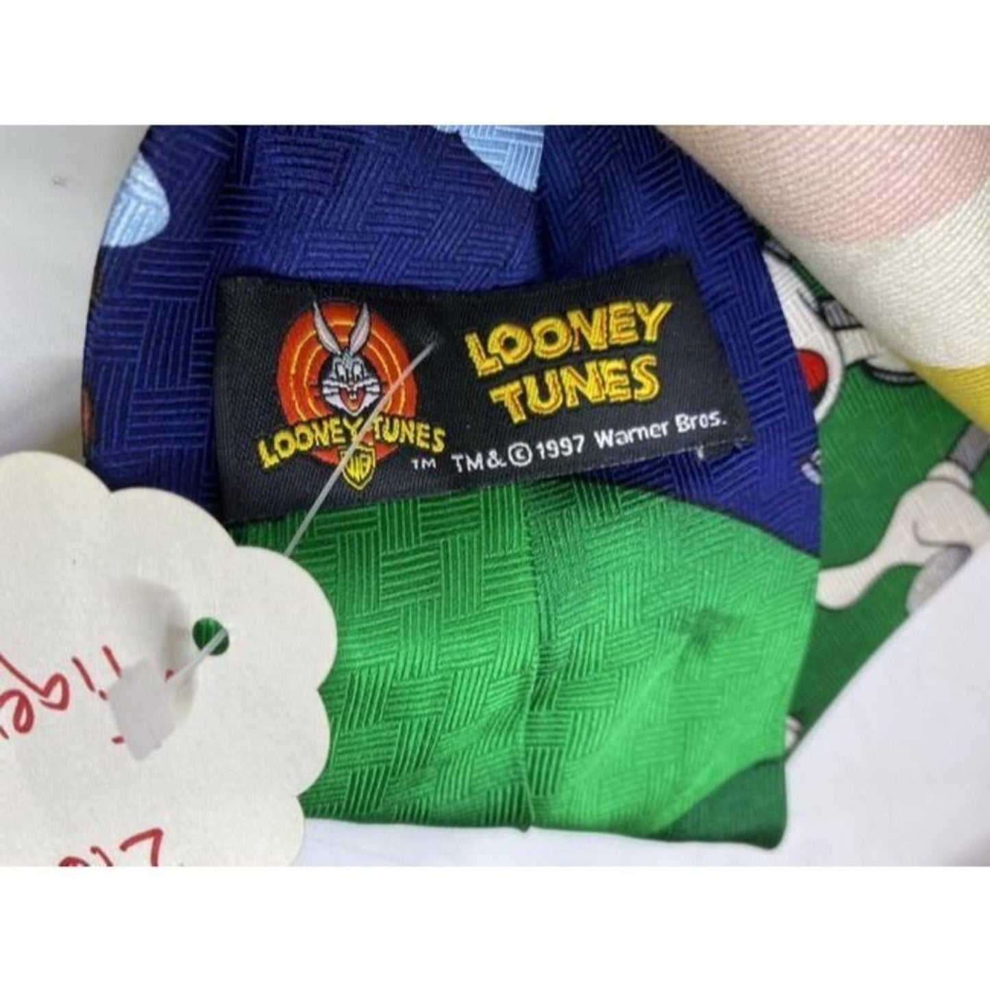 coach tote w shoulder w add on looney tunes tie mu