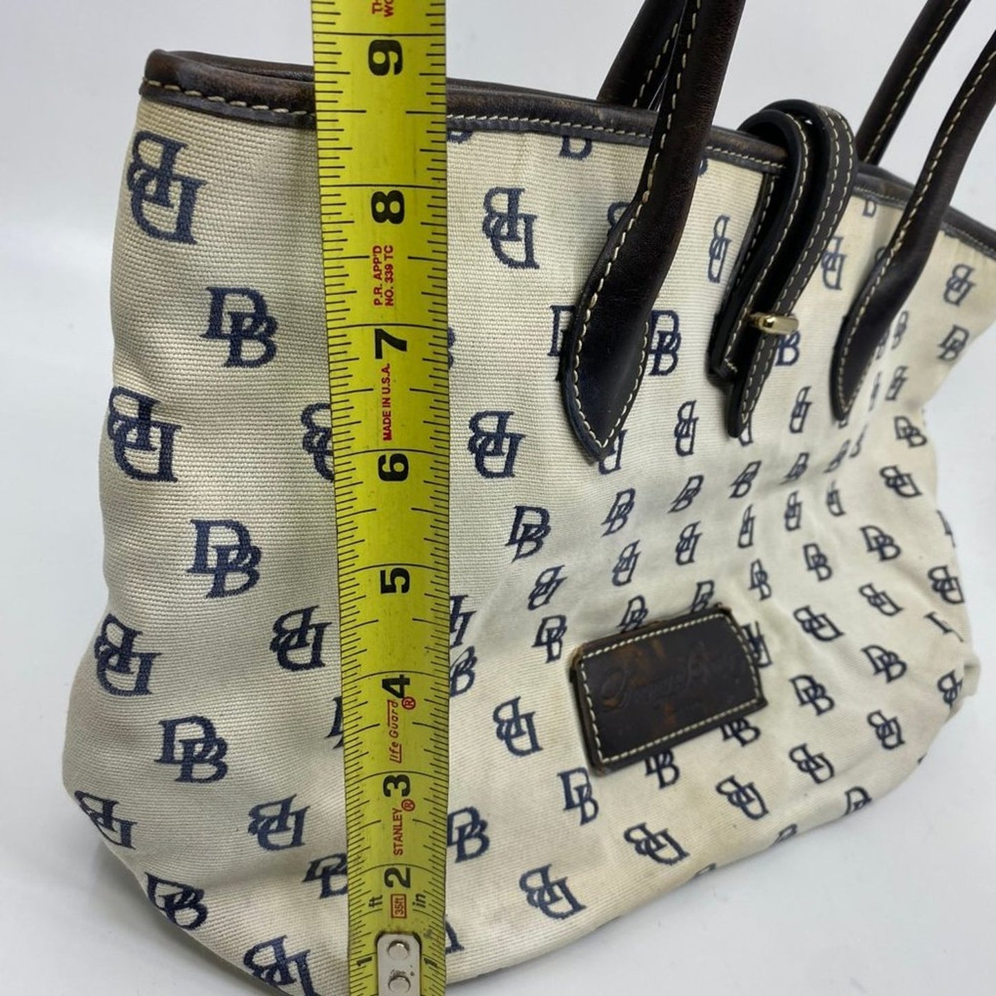 DOONEY & BOURKE White Medium Shoulder Bag