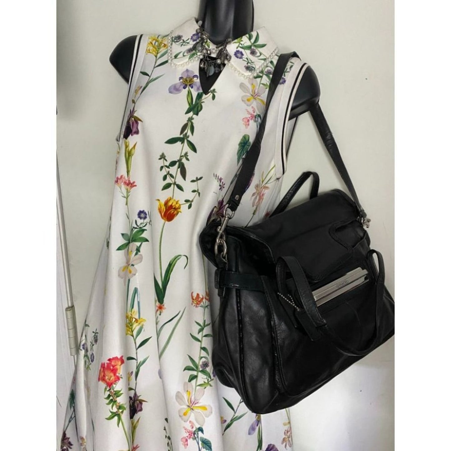 COACH Medium/ Large Leather Black Shoulder Bag