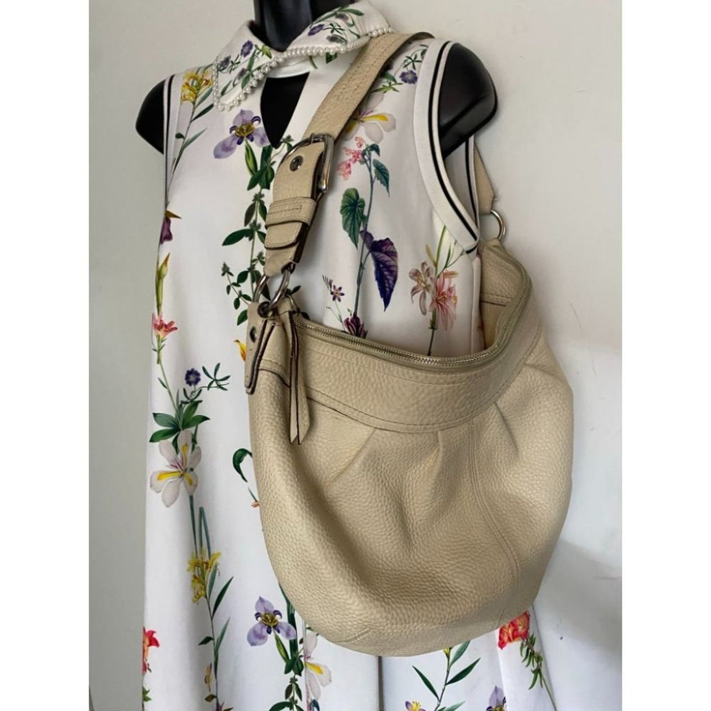 COACH Women's Large Tan Leather Shoulder Bag