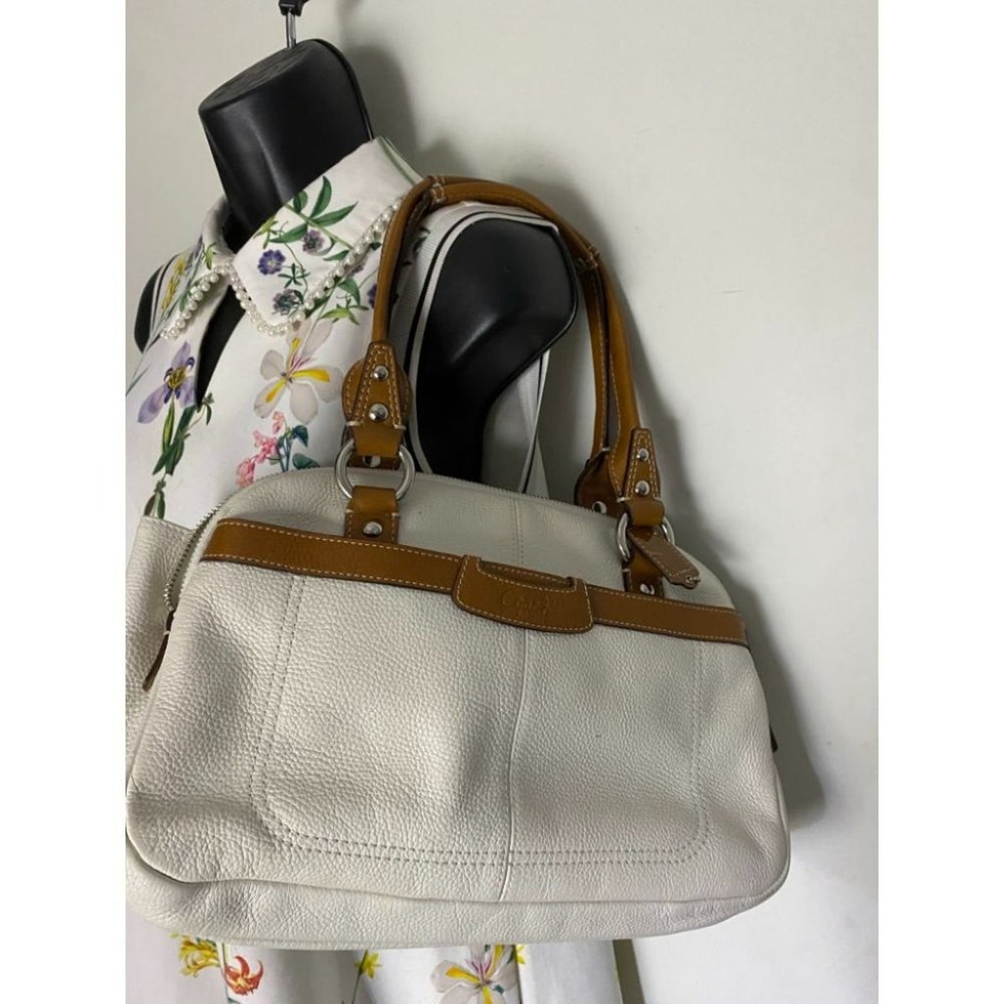 Coach Leather Medium Size White Brown Shoulder Bag