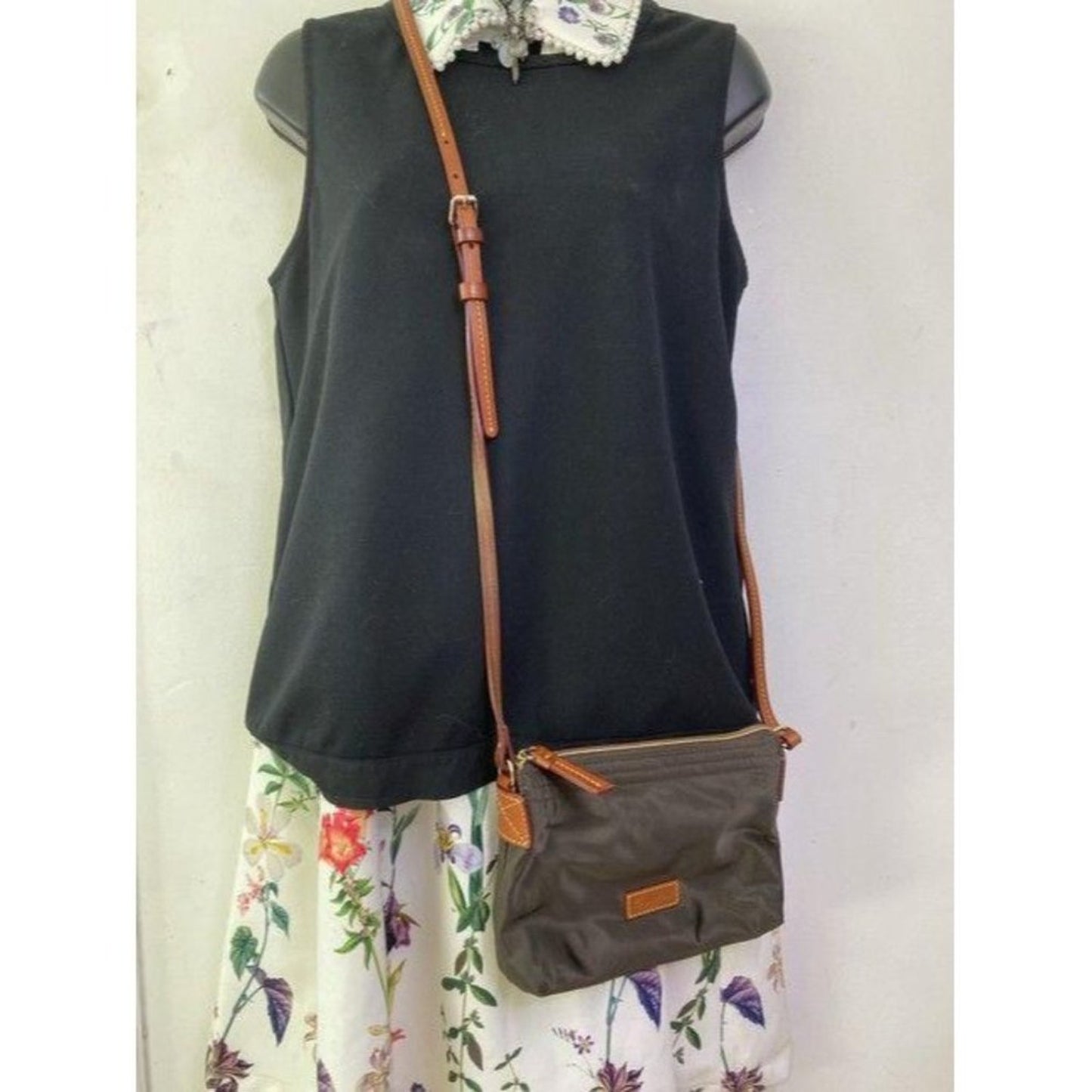 dooney and bourke small brown cross body bag