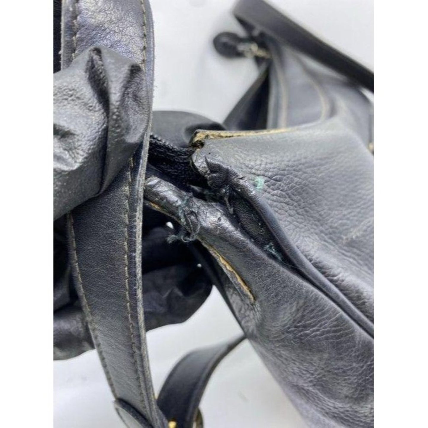 gucci vintage shoulder black leather cross body ba