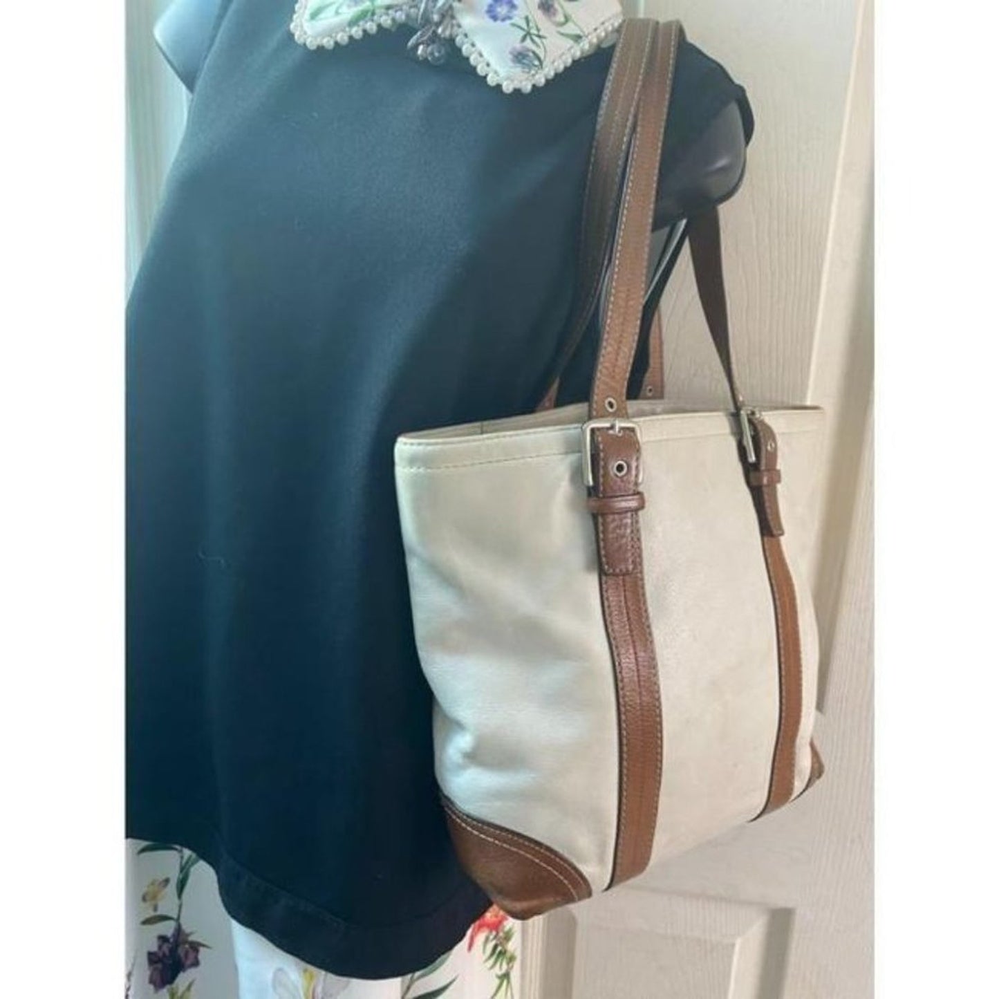 COACH Large White Brown Leather Shoulder Bag