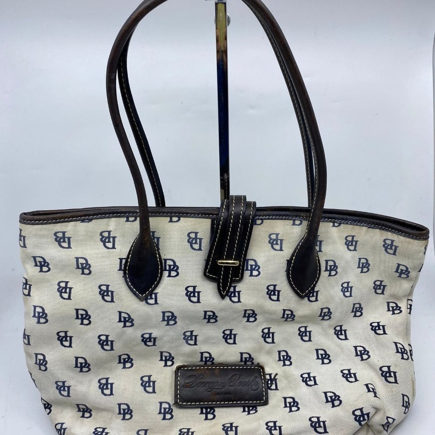 DOONEY & BOURKE White Medium Shoulder Bag