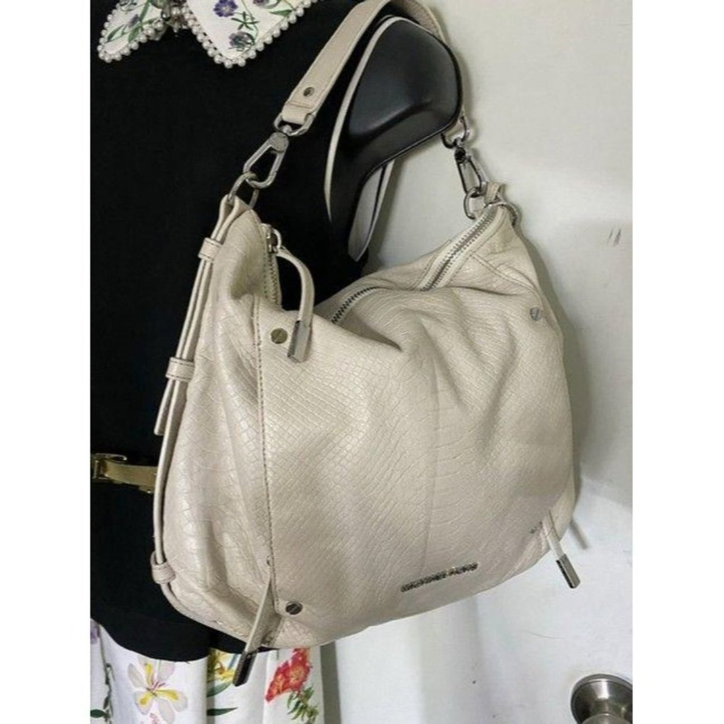 michael kors cream leather shoulder bag