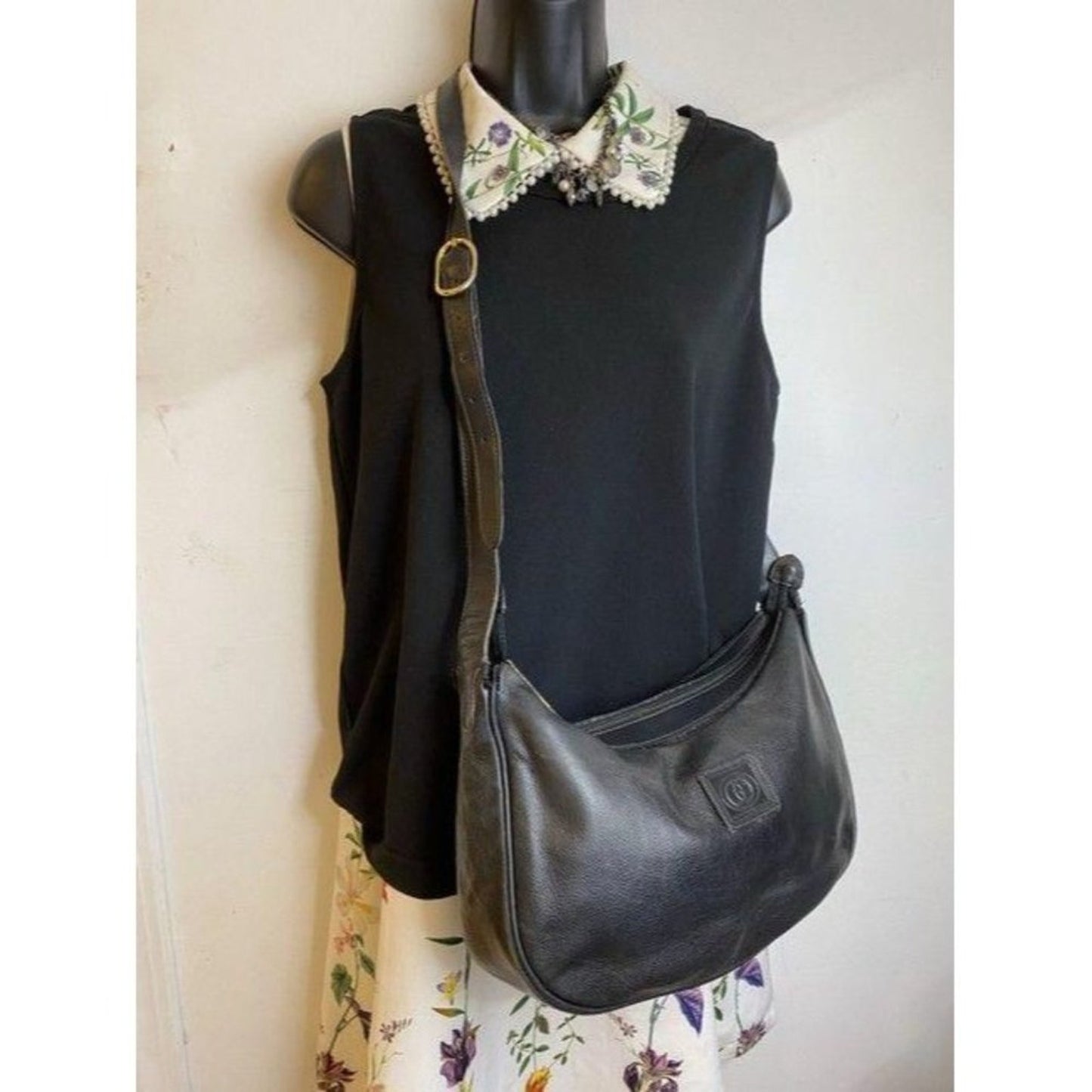 gucci vintage shoulder black leather cross body ba