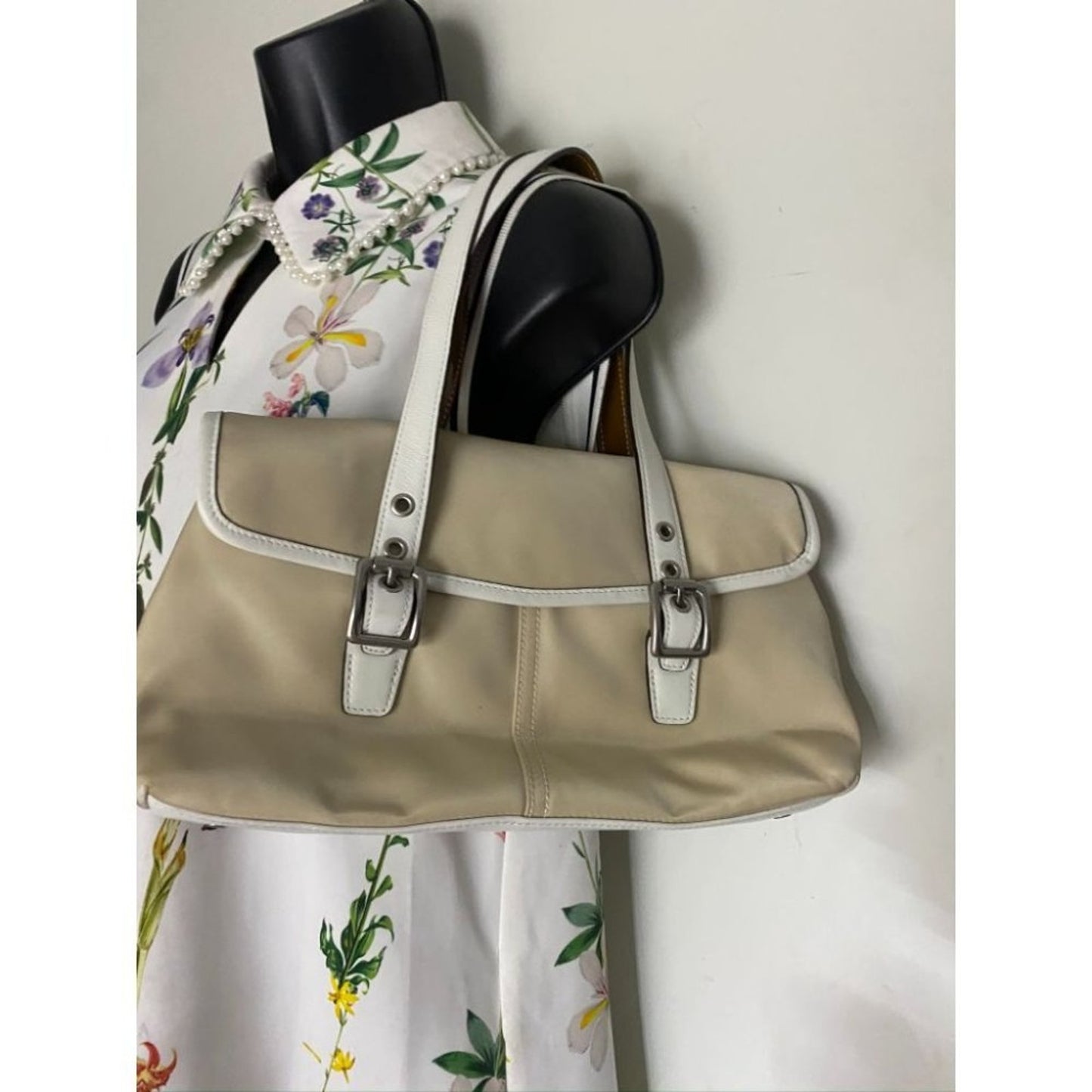 COACH Small Handbag Tan White Shoulder Travel Bag