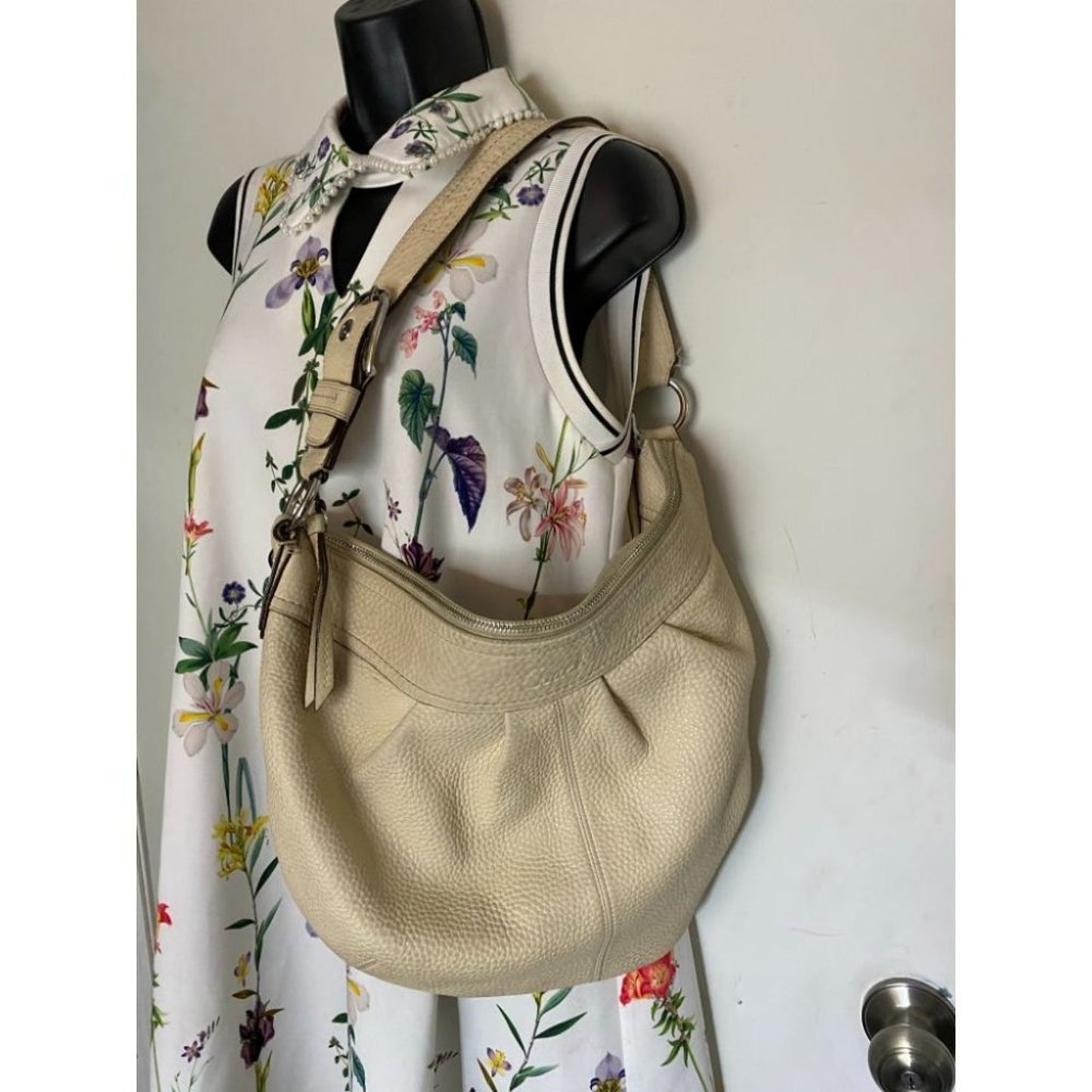COACH Women's Large Tan Leather Shoulder Bag