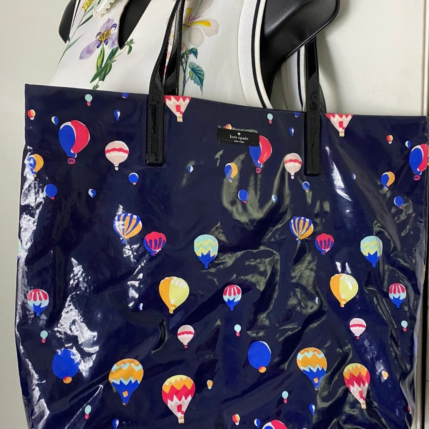 Large laminated shopping tote