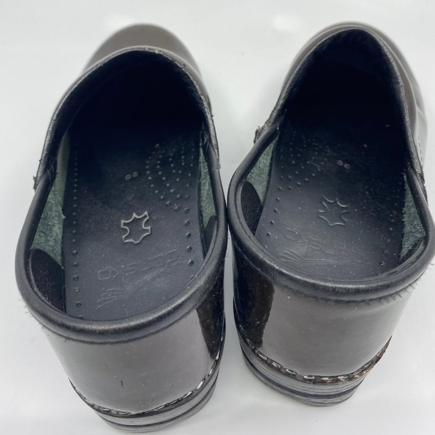 Dansko Dark Brown Unisex Clogs Size: EU 36