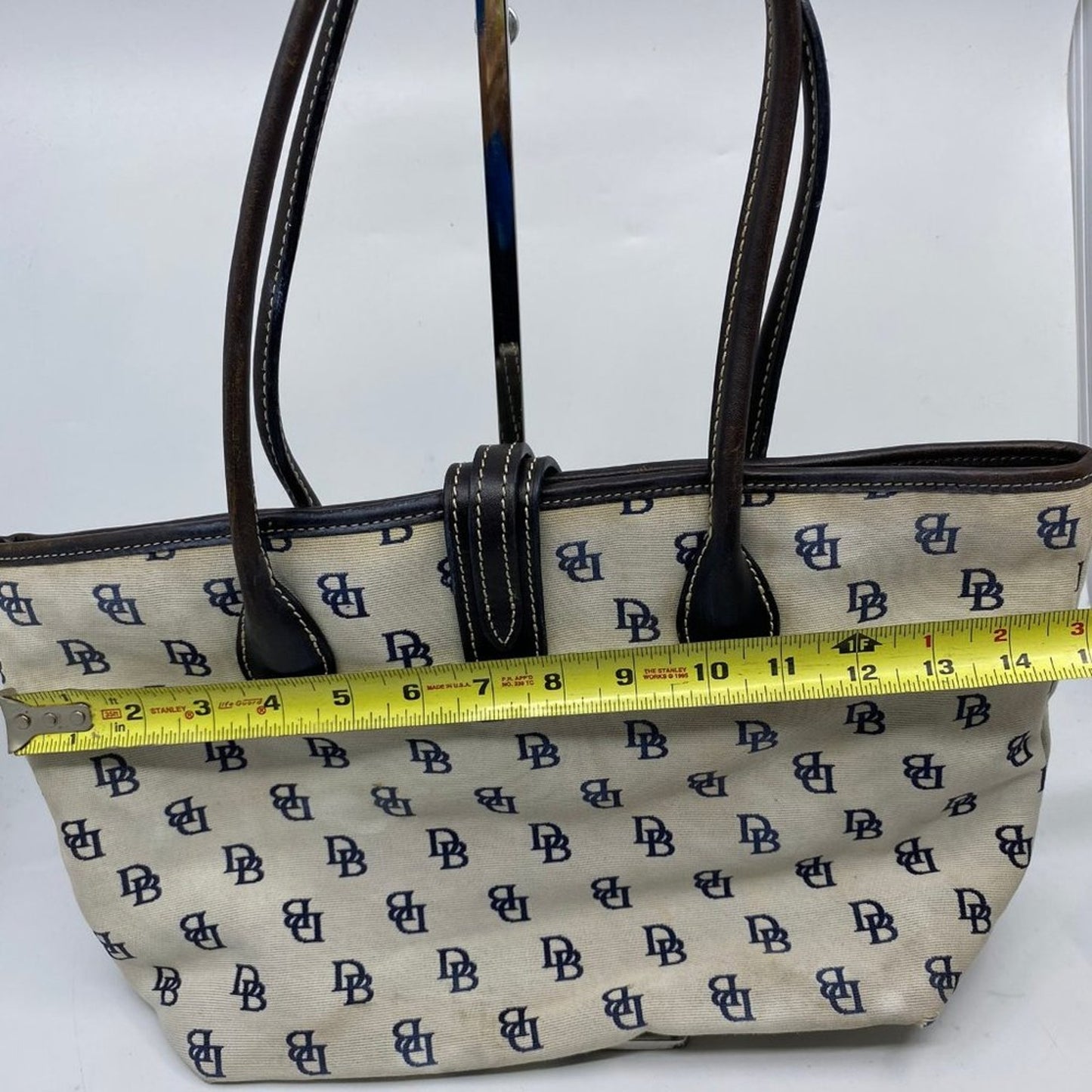 DOONEY & BOURKE White Medium Shoulder Bag