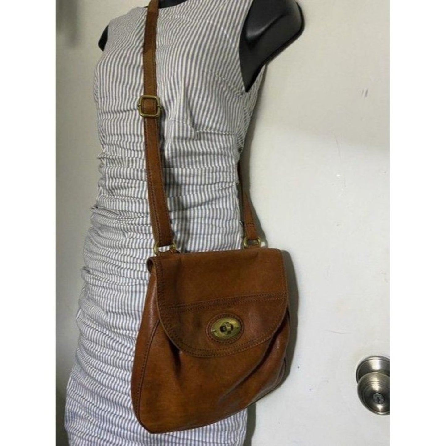 Fossil brown leather shoulder bag