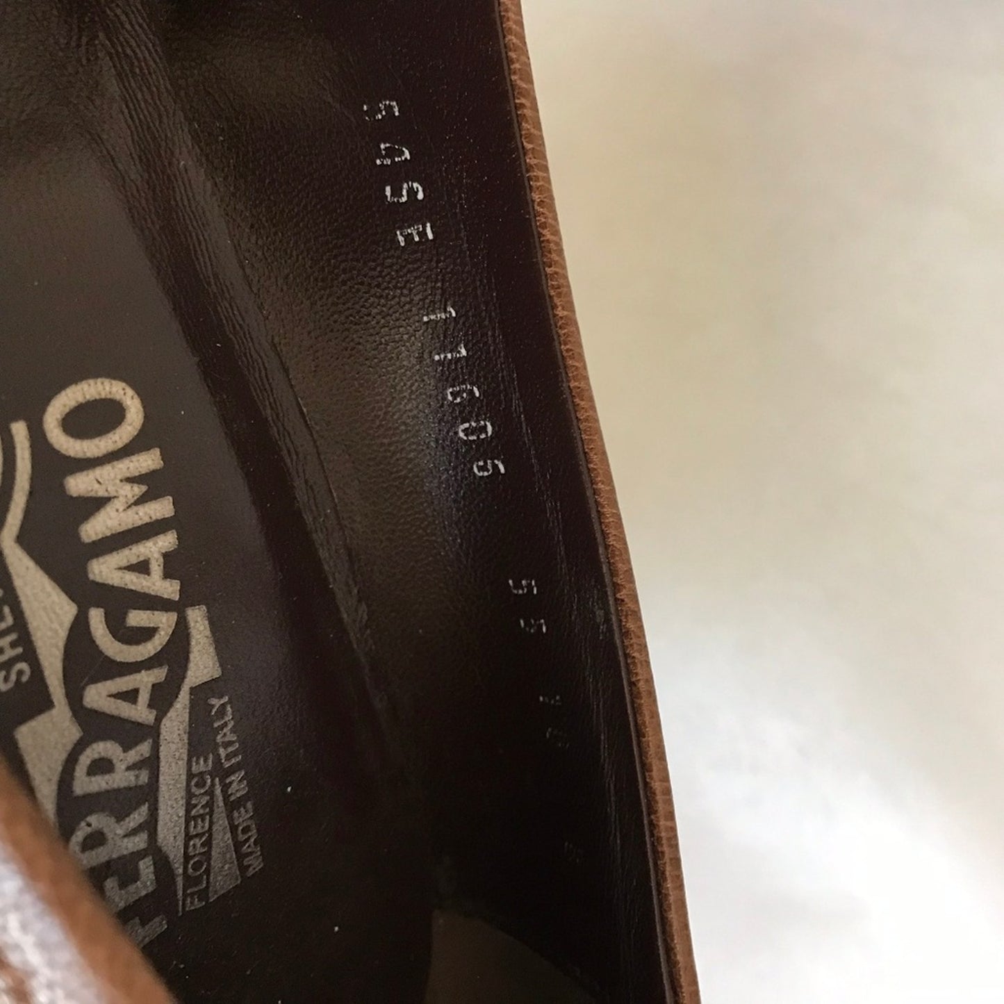 SALVATORE FERRAGAMO pumps sz 10