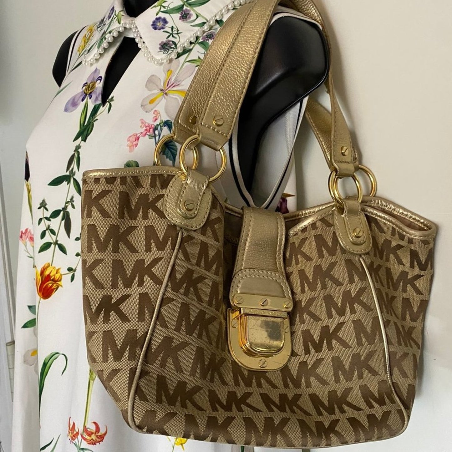 Michael Kors Medium Brown/Gold Fabric Shoulder Bag