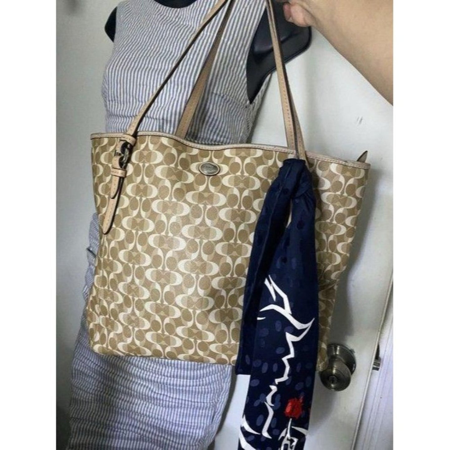 coach w w detachable specialty tie accent tan whit