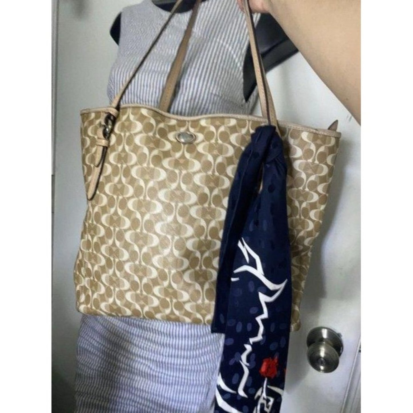 coach w w detachable specialty tie accent tan whit