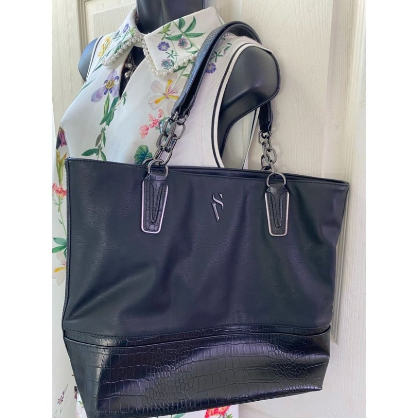 Simply Vera Vera Wang Faux Leather Shoulder Bag