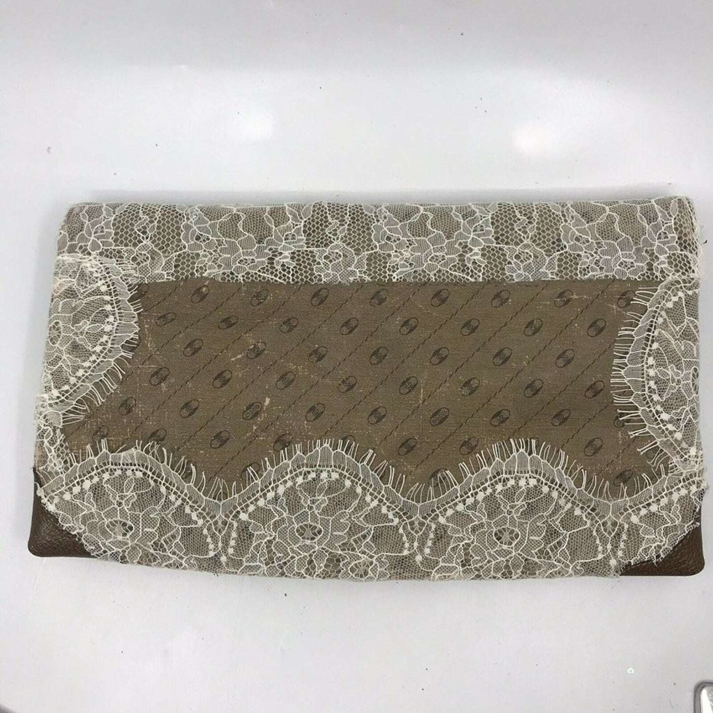 GUCCI Vintage Customized W Lace And Bee Brooch