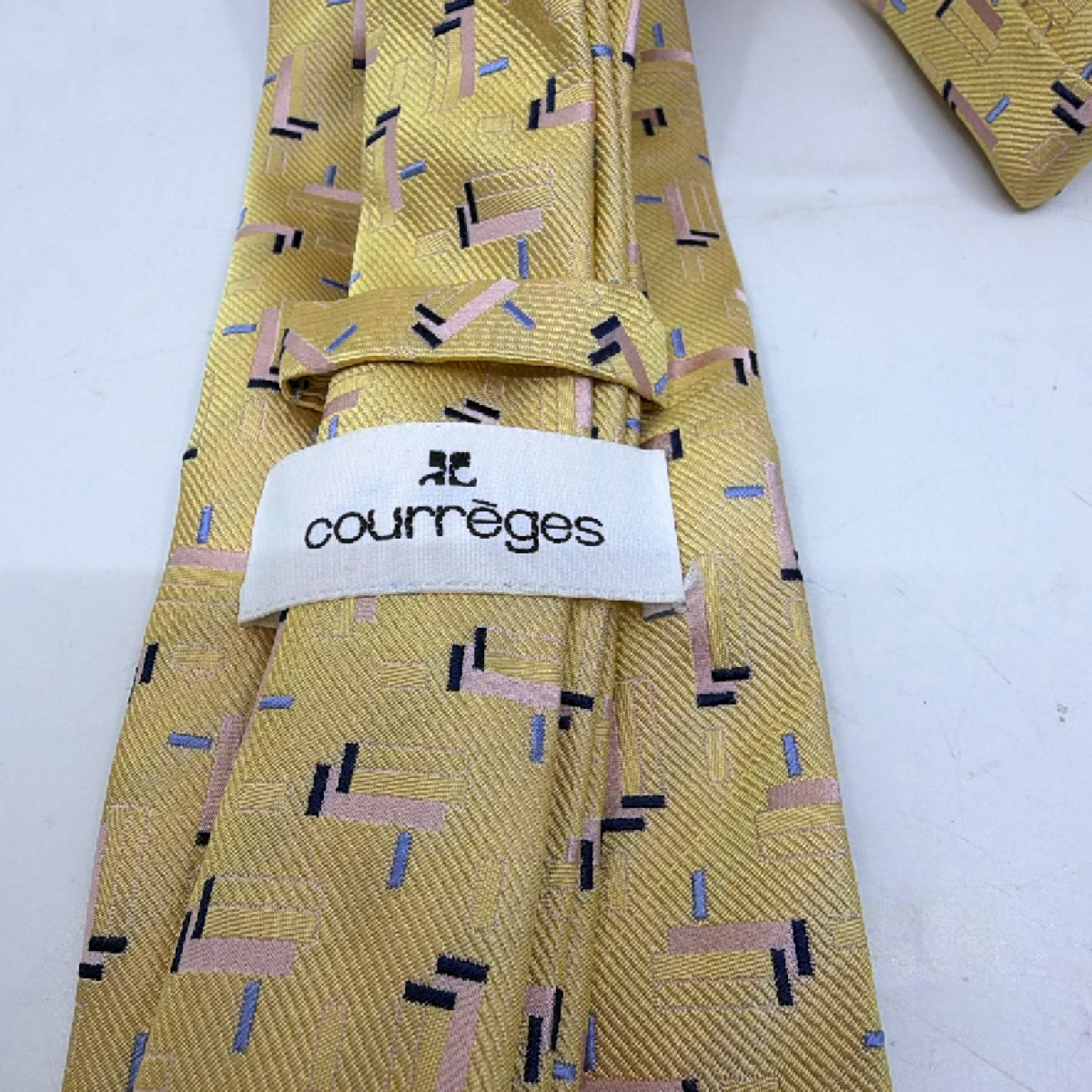 Courrèges Yellow Silk Geometric Pattern Tie