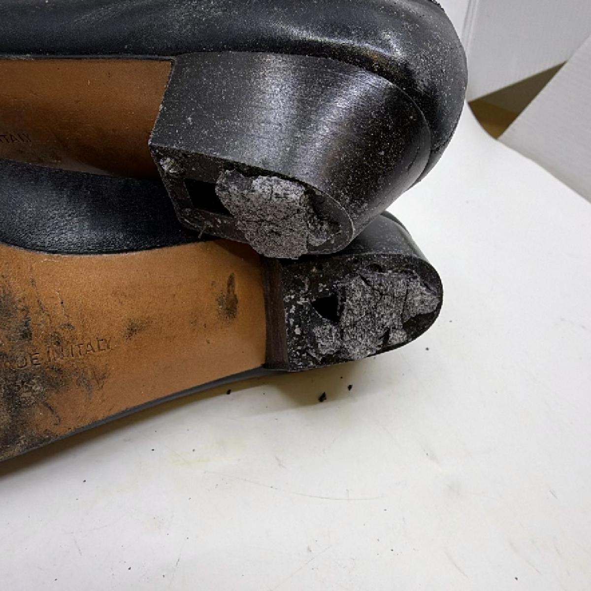 Salvatore Ferragamo Vara Black Leather Pump