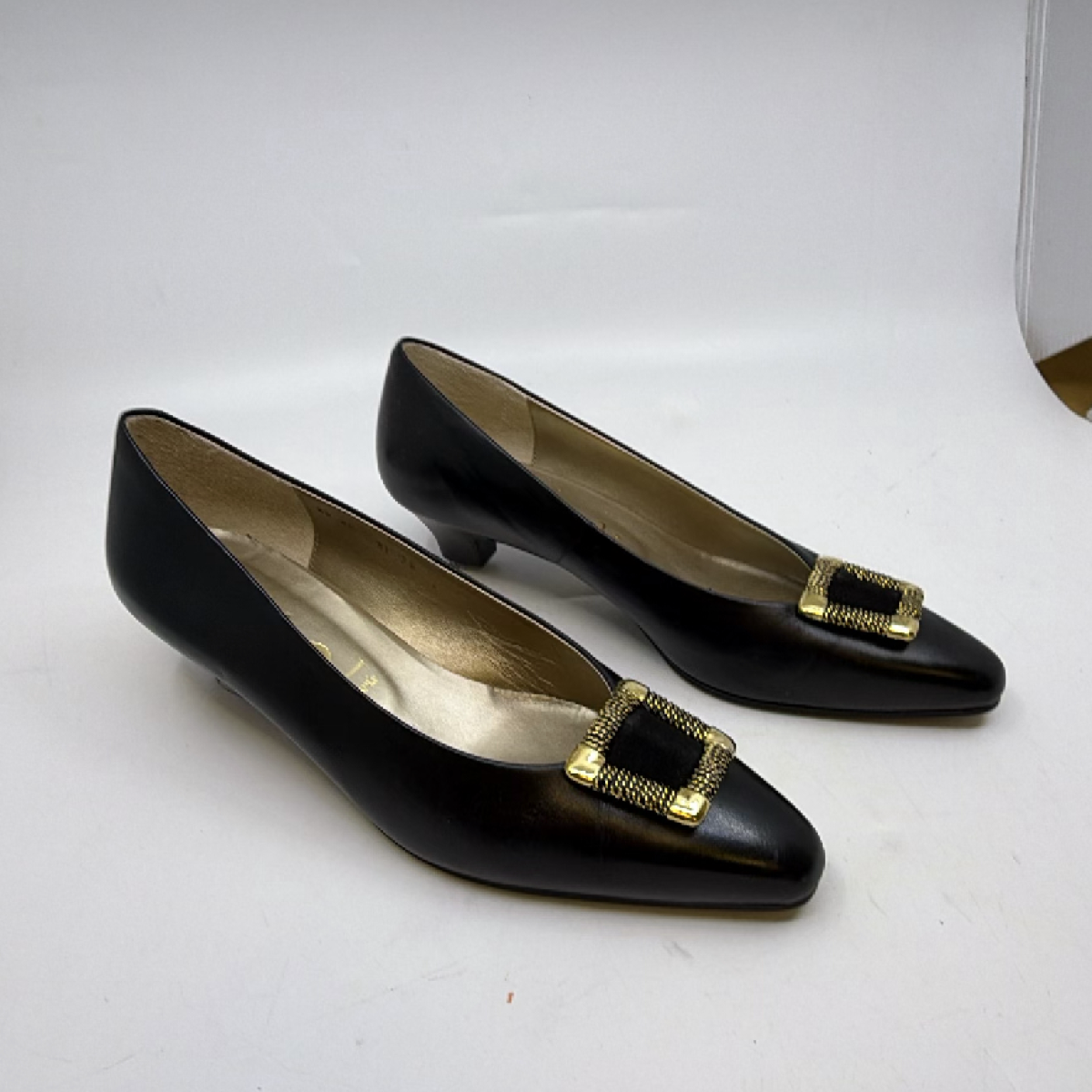 Yves Saint Laurent Buckle Kitten Heel Black Leather 36 Pump