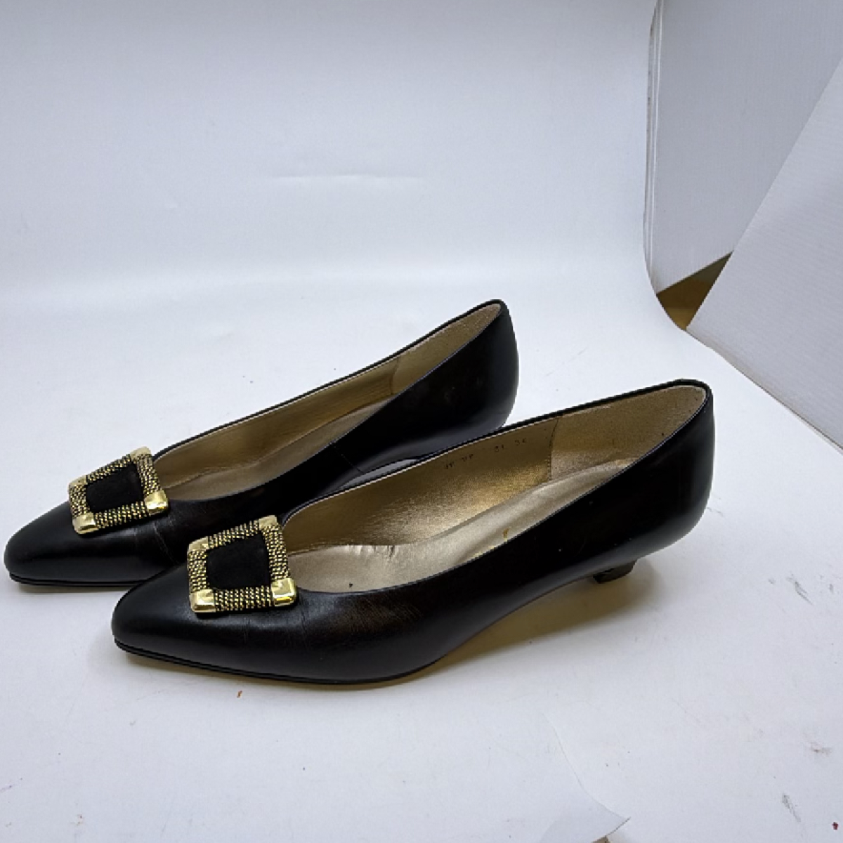 Yves Saint Laurent Buckle Kitten Heel Black Leather 36 Pump
