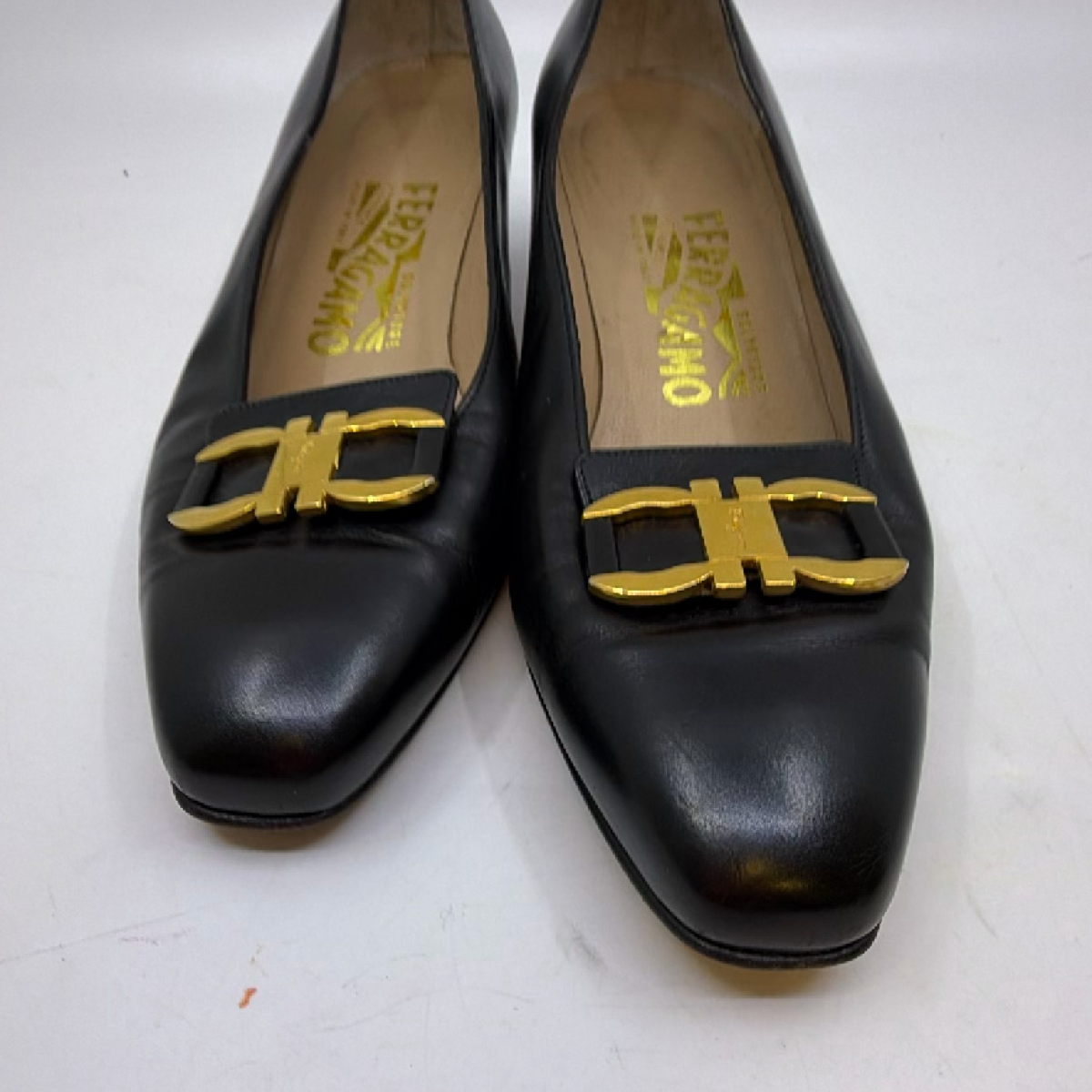 Salvatore Ferragamo Gancini Black Leather 6 D Pump