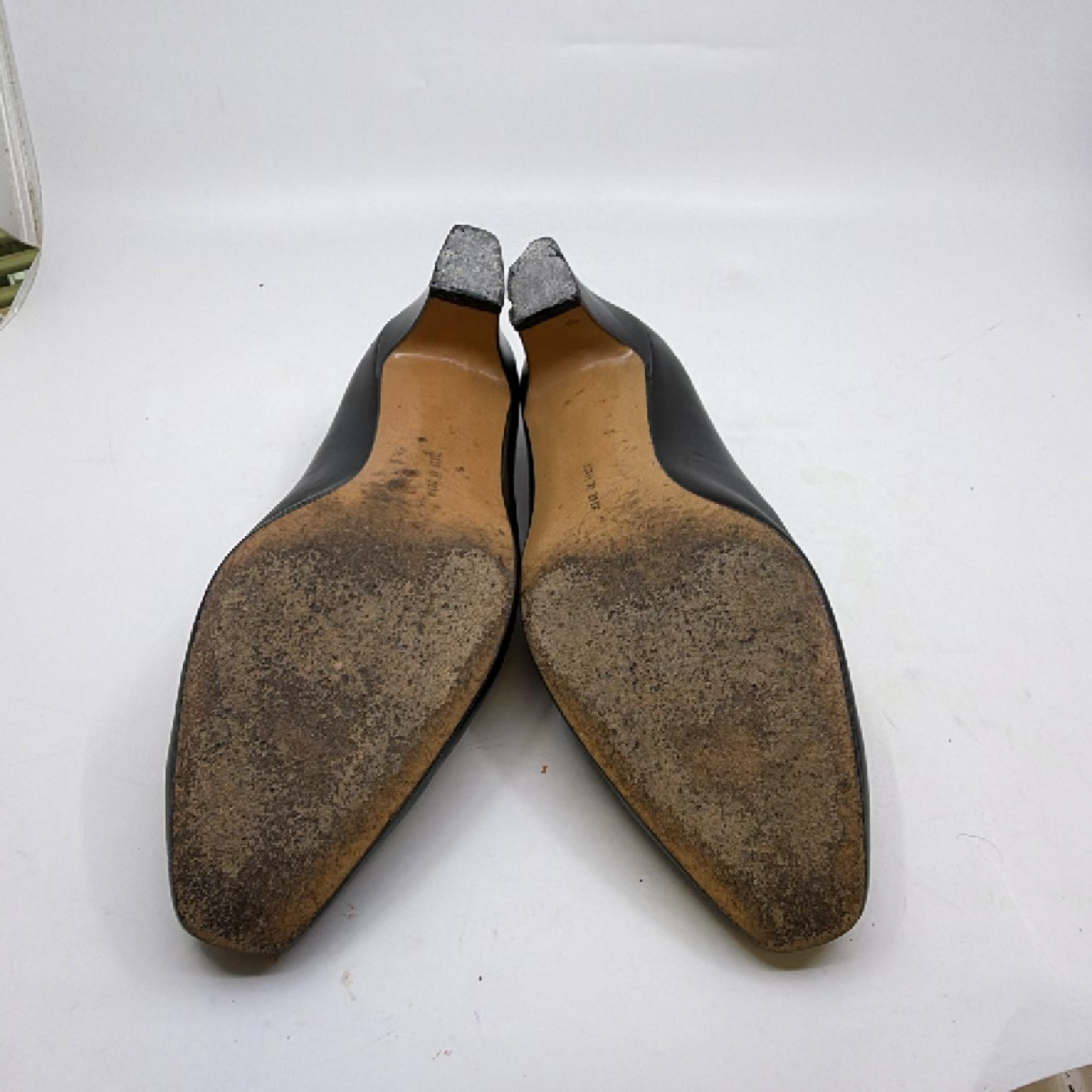 Salvatore Ferragamo Gancini Black Leather 6 D Pump