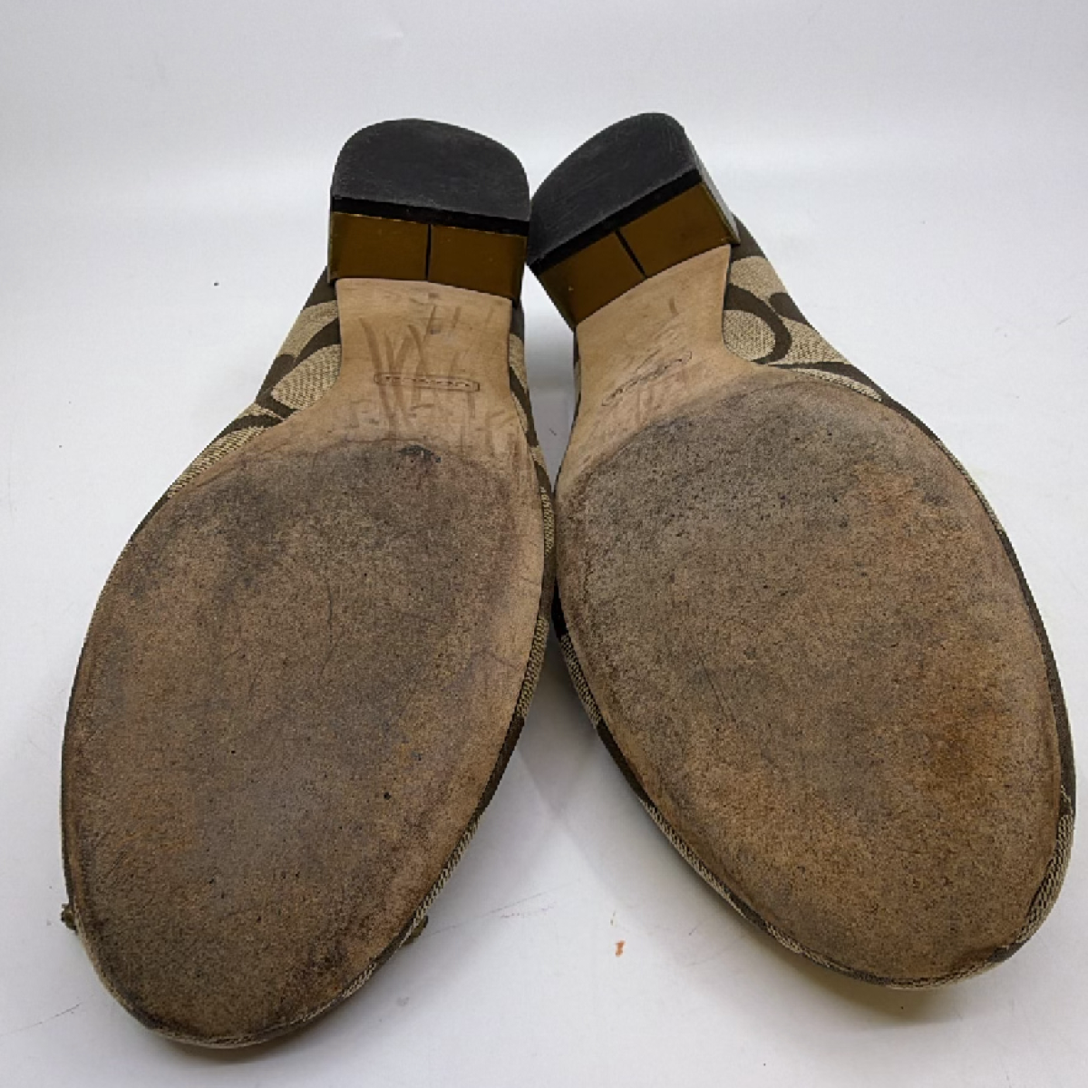 Coach Signature C Bow Brown Canvas 7.5M Pump