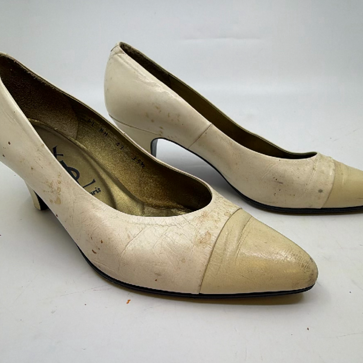 YSL Pointed Toe Cream Leather 35.5 Kitten Heel Pump