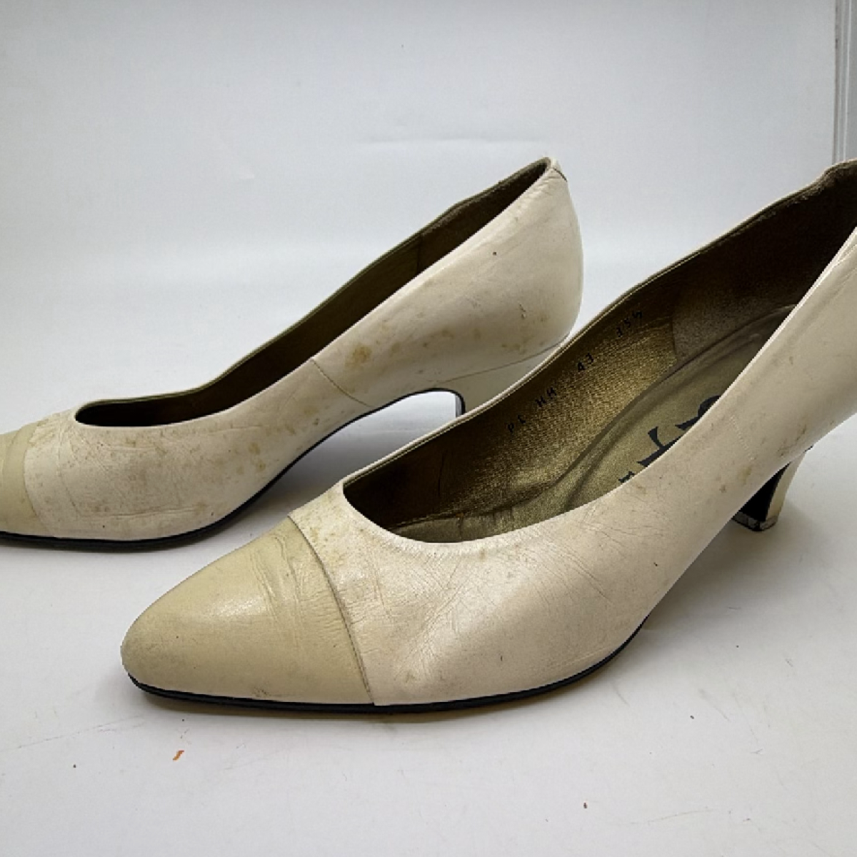 YSL Pointed Toe Cream Leather 35.5 Kitten Heel Pump