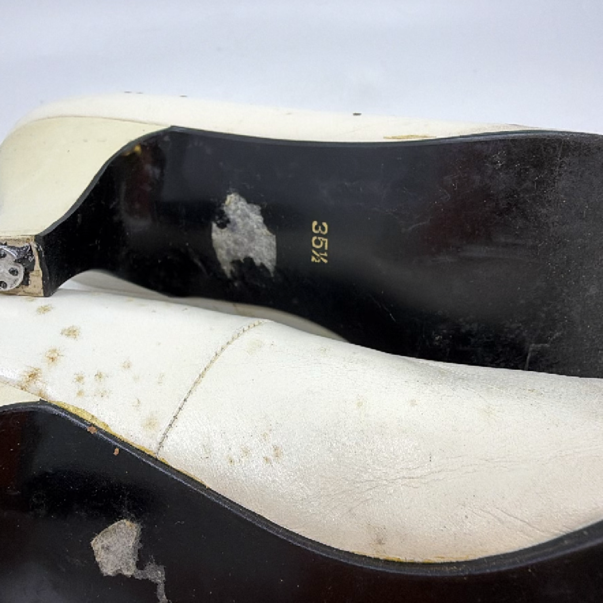 YSL Pointed Toe Cream Leather 35.5 Kitten Heel Pump