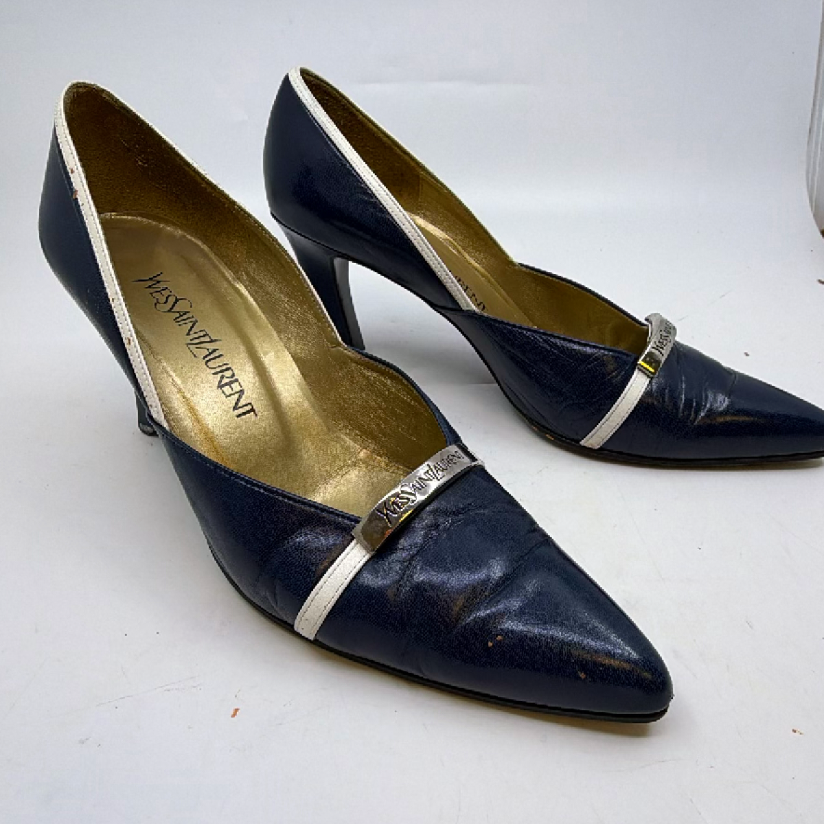 Yves Saint Laurent Pointed Toe Blue Leather Pump