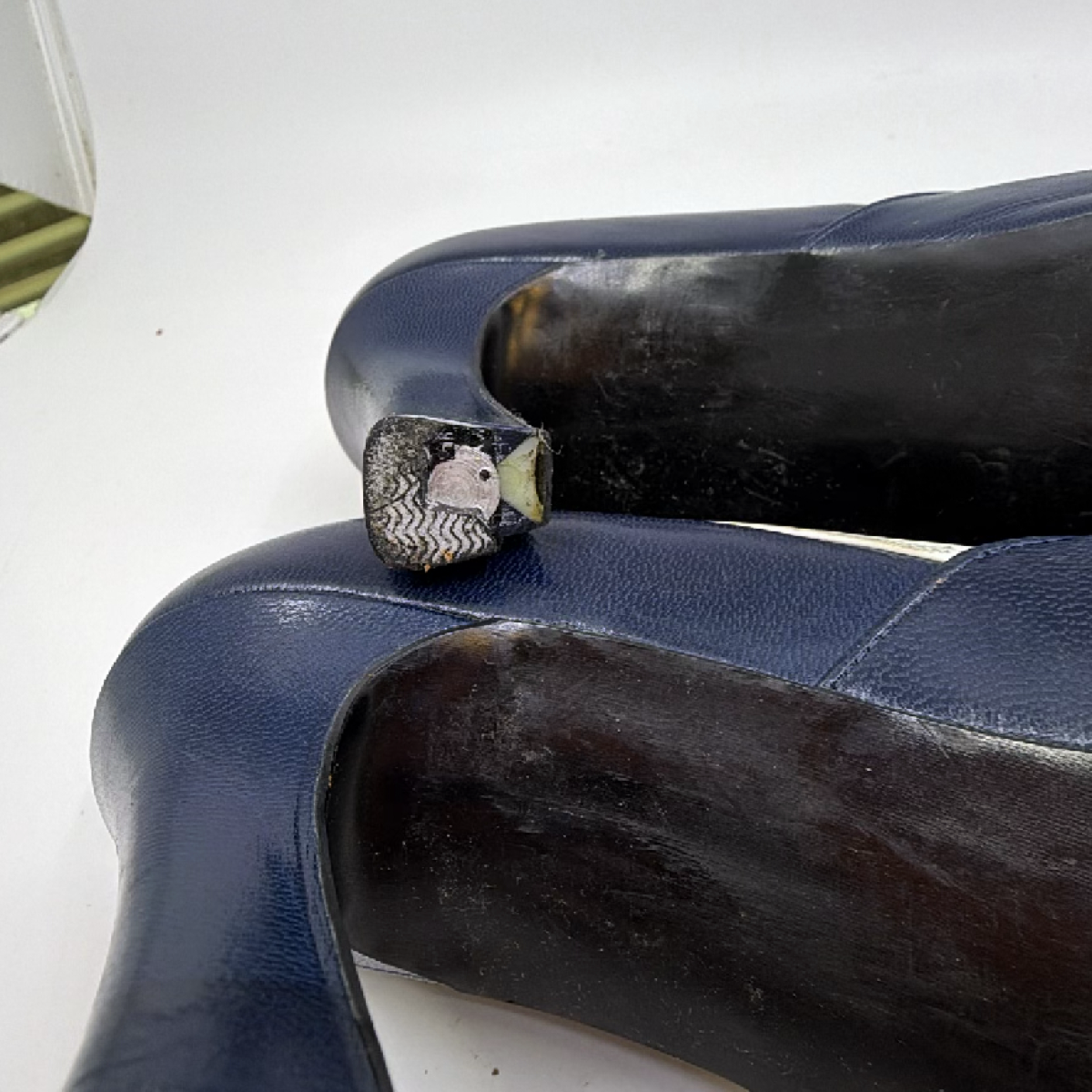 Yves Saint Laurent Pointed Toe Blue Leather Pump