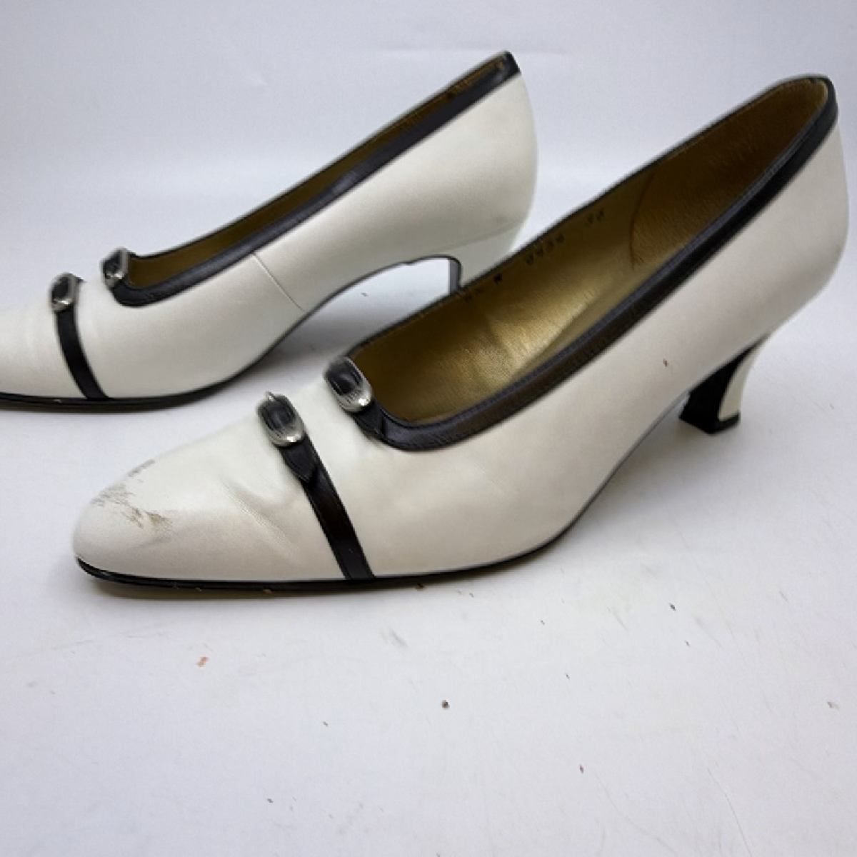 Yves Saint Laurent Classic Pump White Leather 36 Pump
