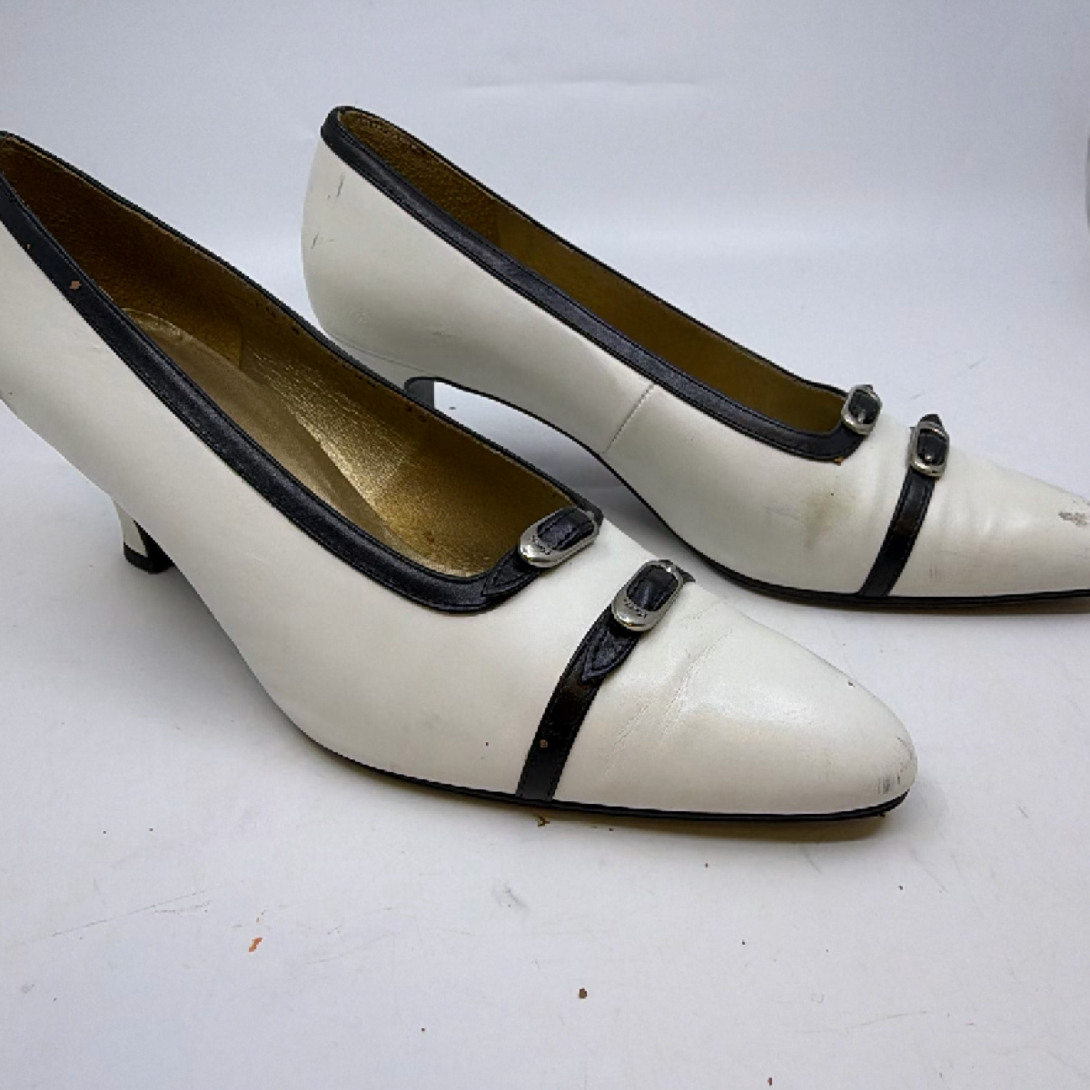 Yves Saint Laurent Classic Pump White Leather 36 Pump