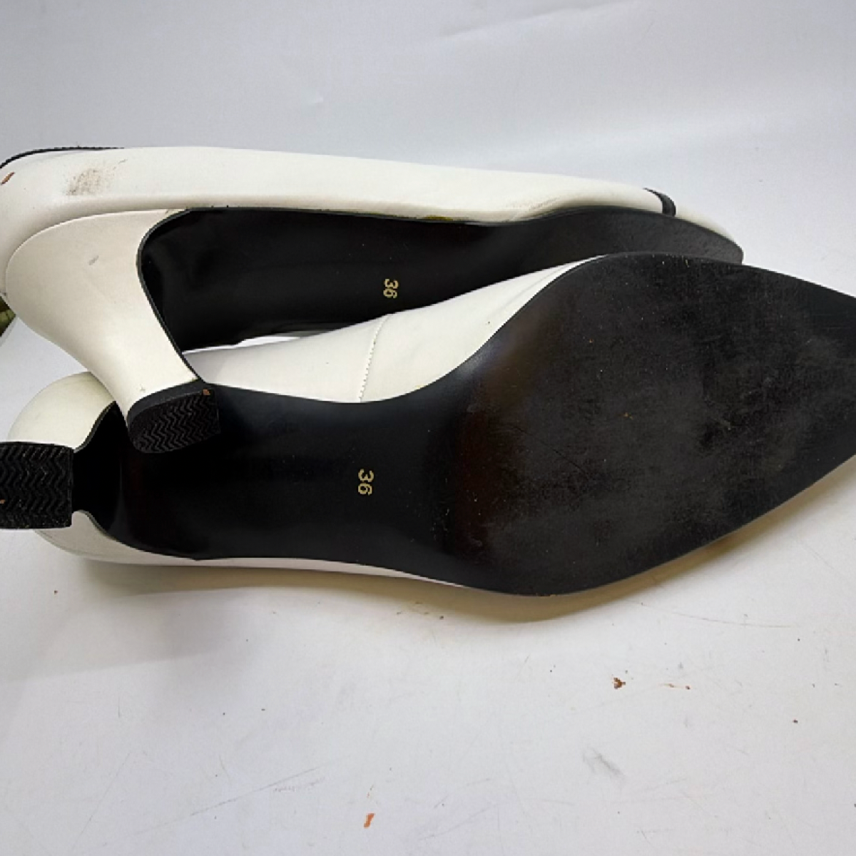 Yves Saint Laurent Classic Pump White Leather 36 Pump