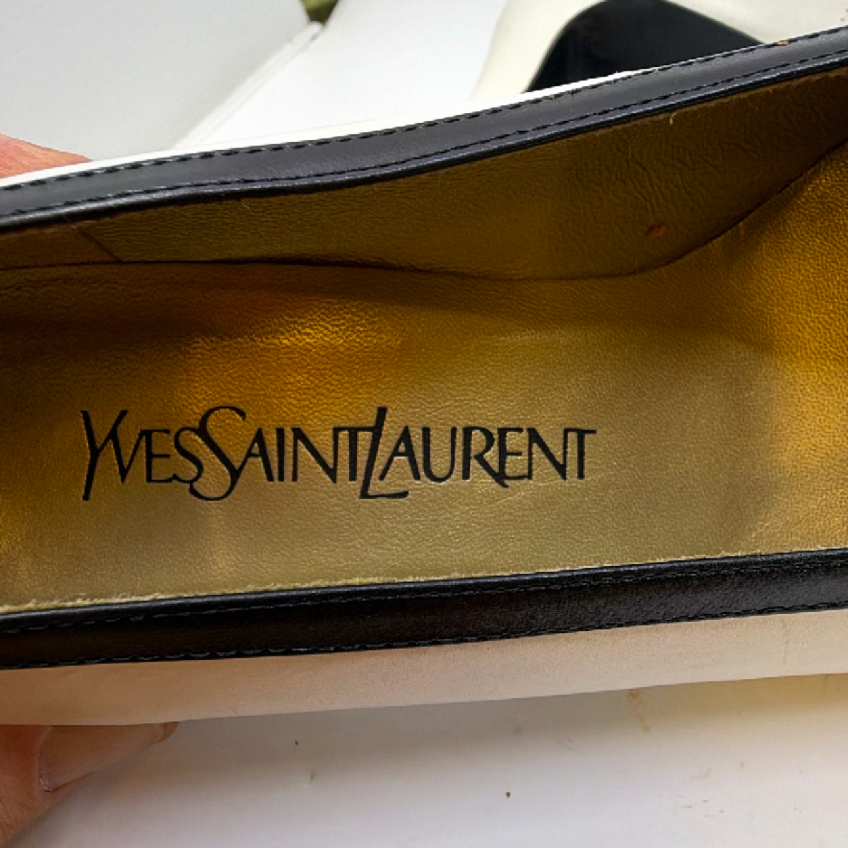 Yves Saint Laurent Classic Pump White Leather 36 Pump