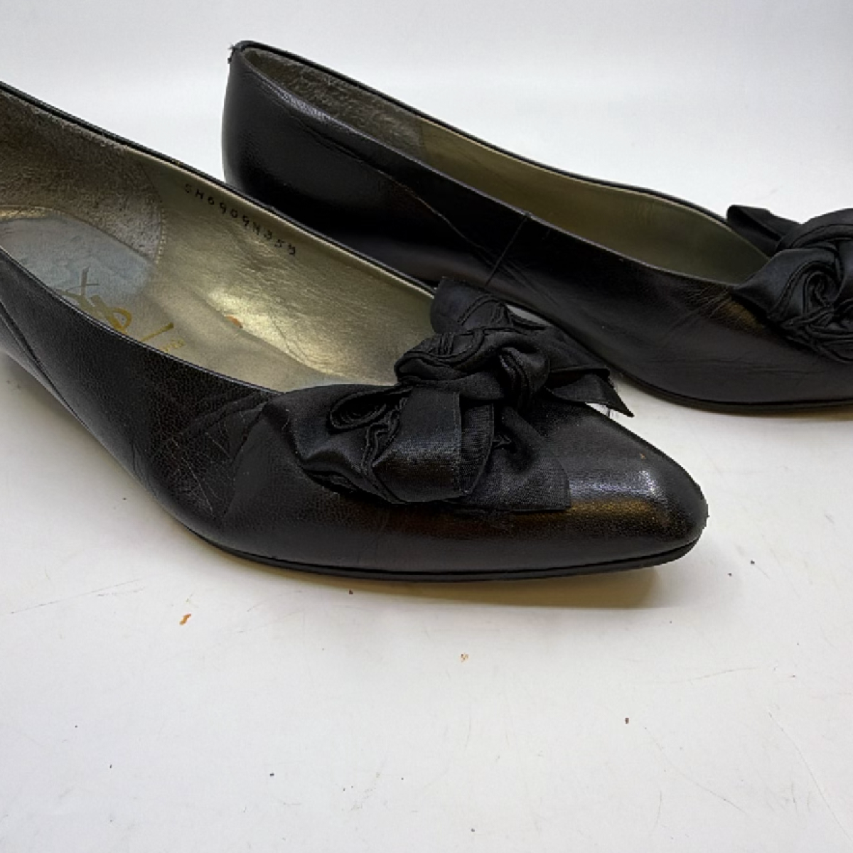 Yves Saint Laurent Black Leather 35.5 Pumps