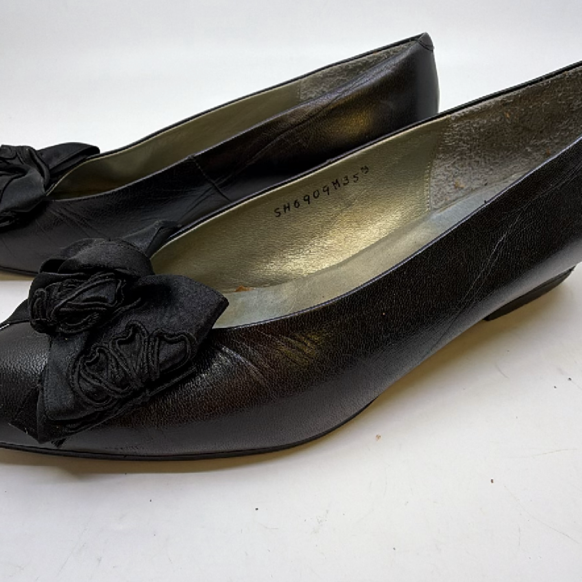 Yves Saint Laurent Black Leather 35.5 Pumps