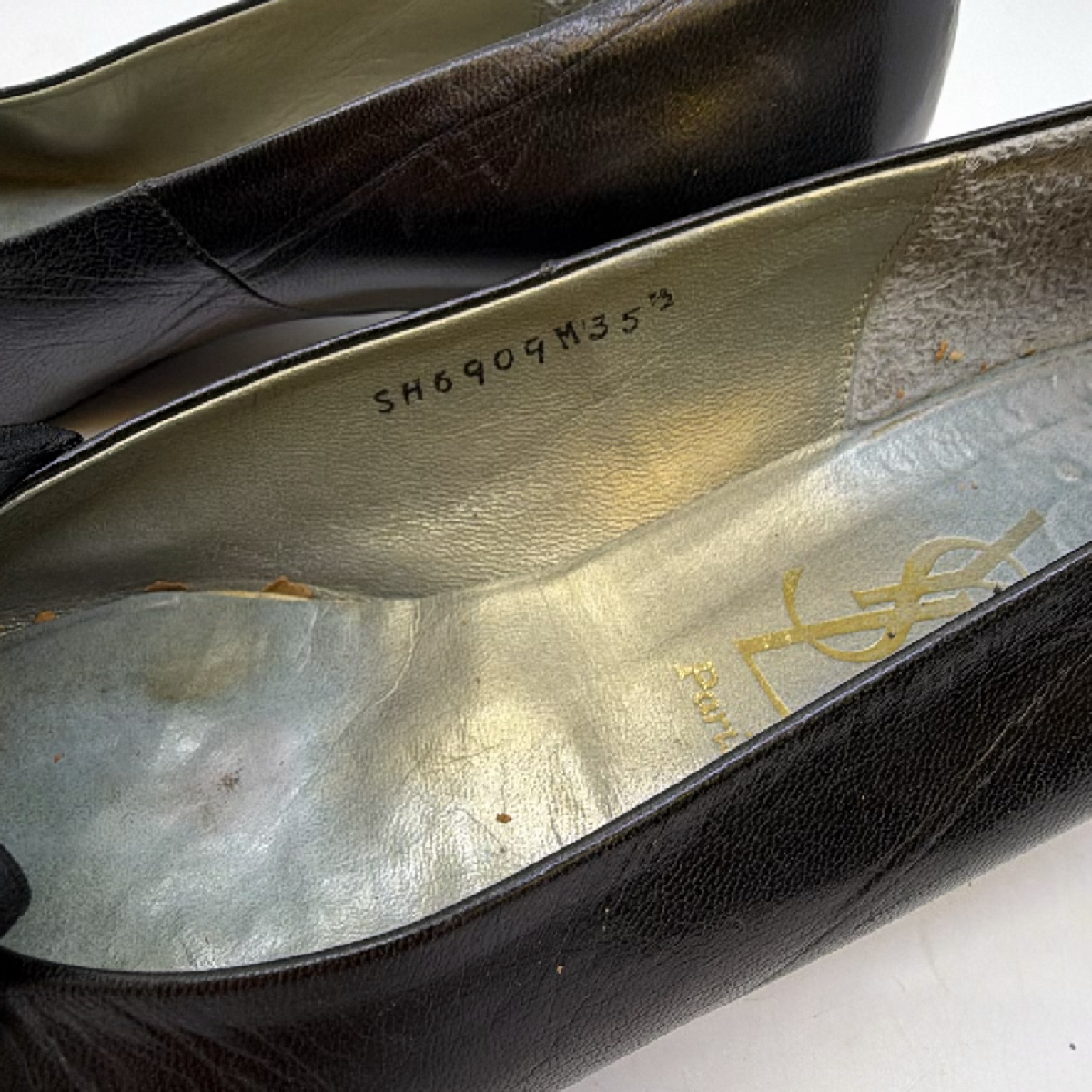 Yves Saint Laurent Black Leather 35.5 Pumps