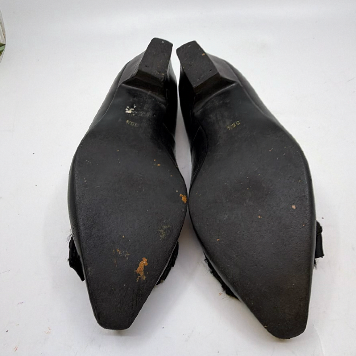 Yves Saint Laurent Black Leather 35.5 Pumps