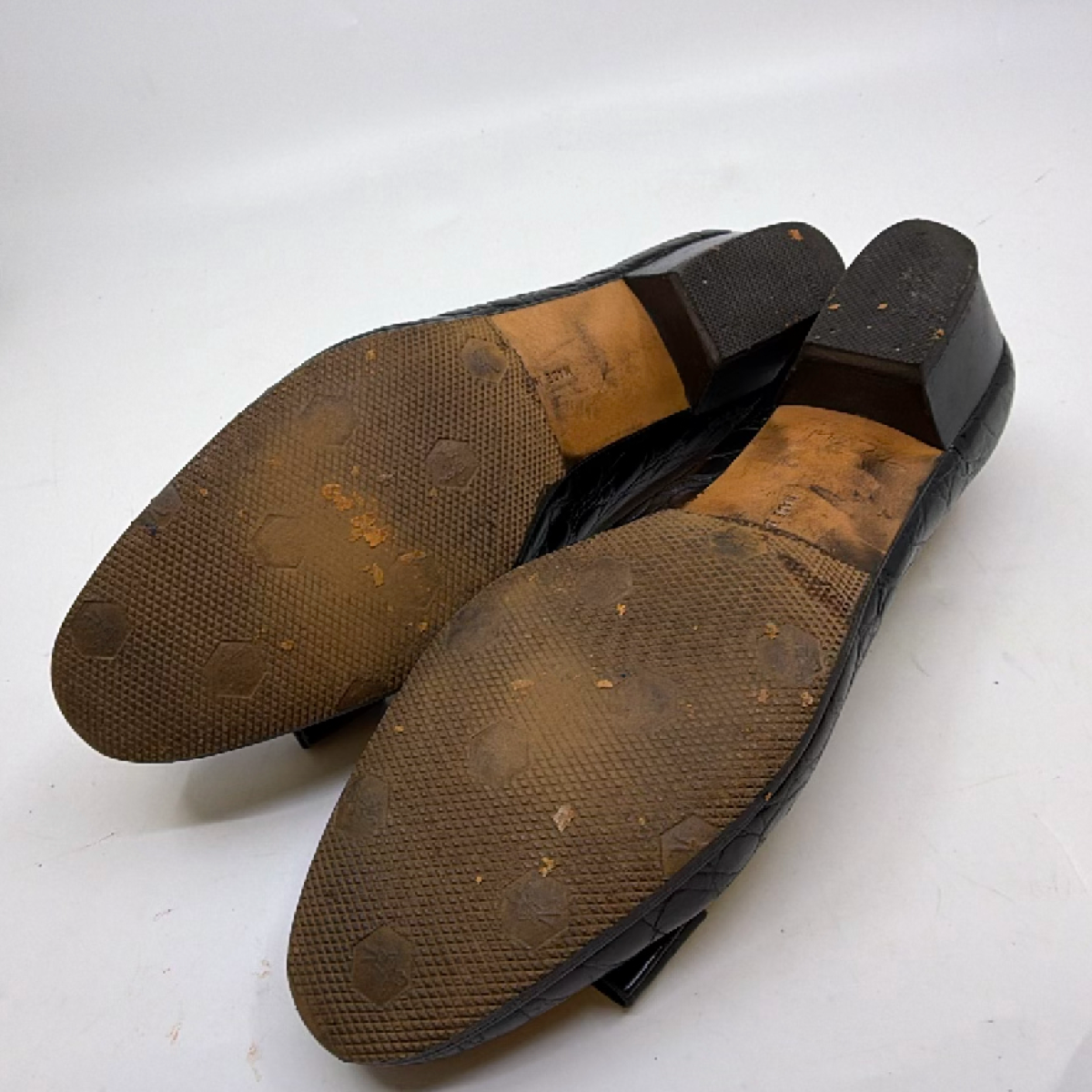 Salvatore Ferragamo Vara Black Croc-Embossed Leather 4.5C Pump