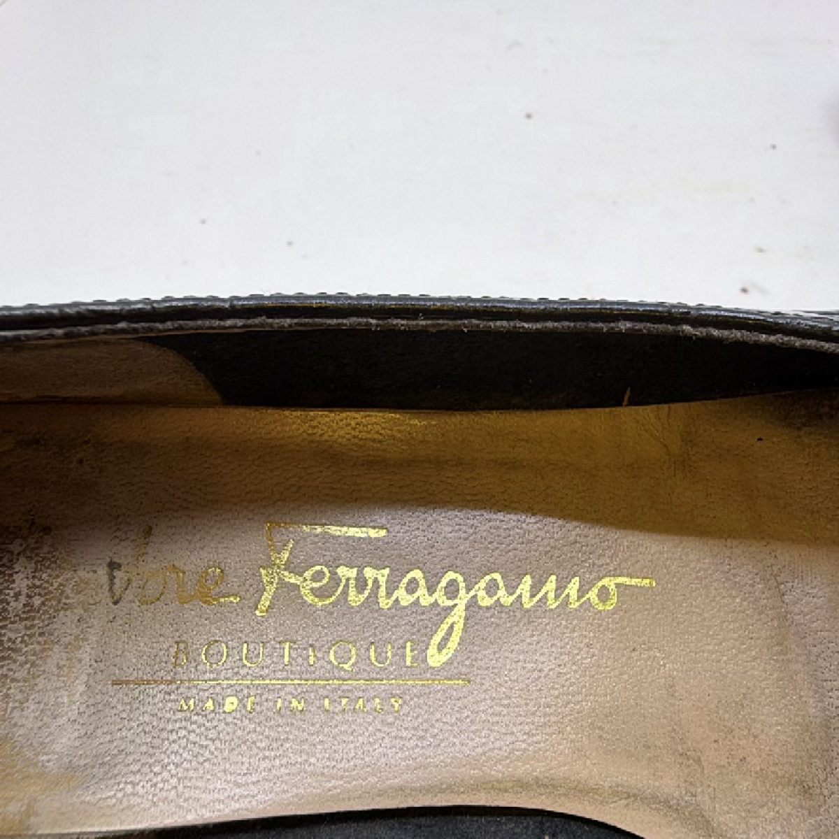 Salvatore Ferragamo Vara Black Croc-Embossed Leather 4.5C Pump