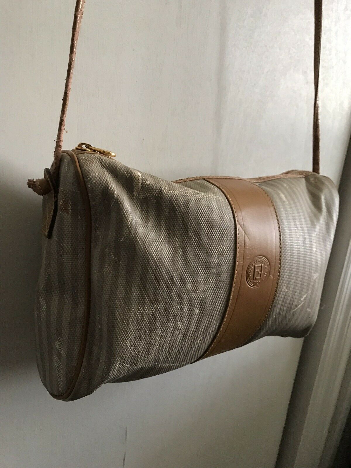 FENDI Vintage Grey/Beige Medium Leather Crossbody Bag With Matching Wallet