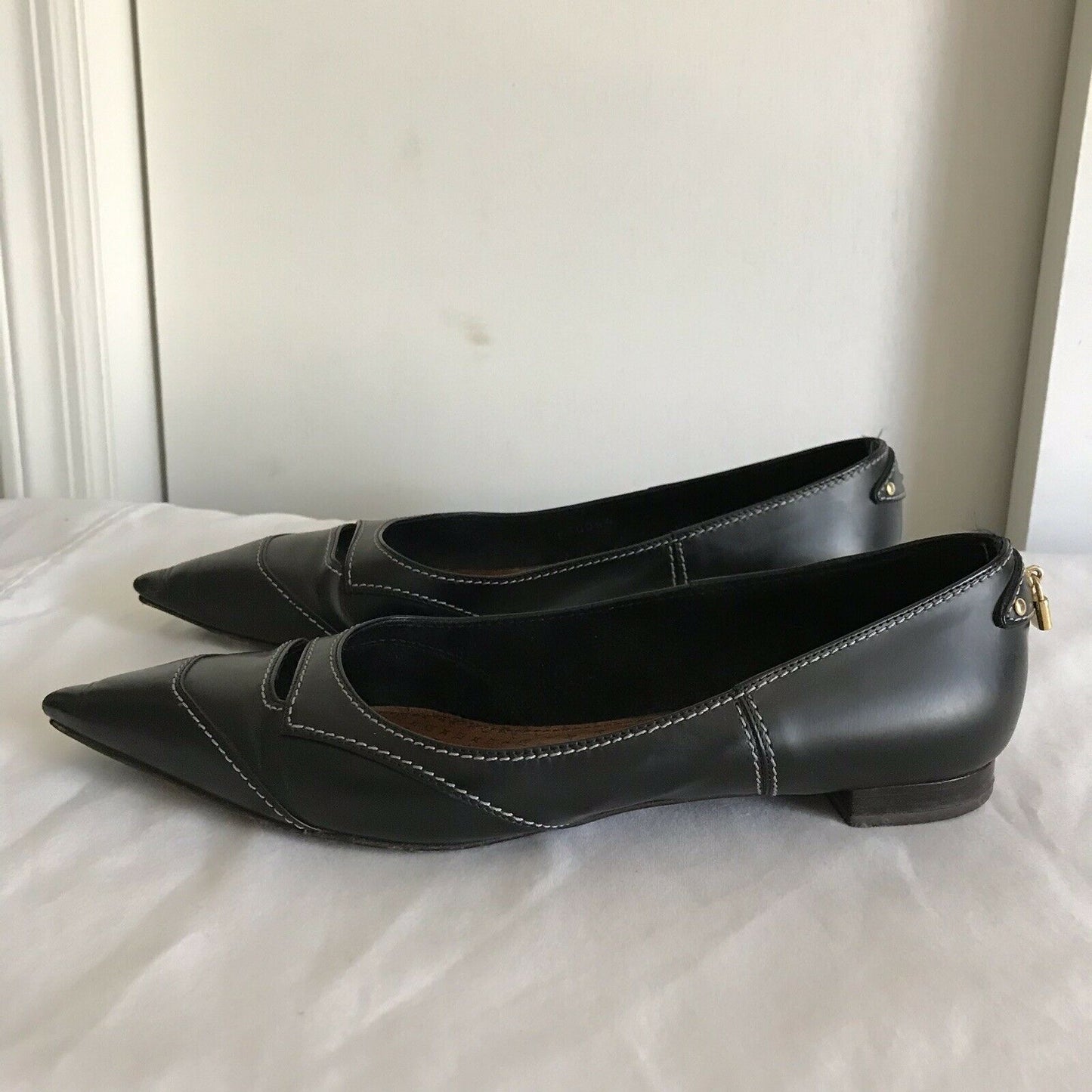 LOUIS VUITTON Womens Brown Leather Flats Size 39