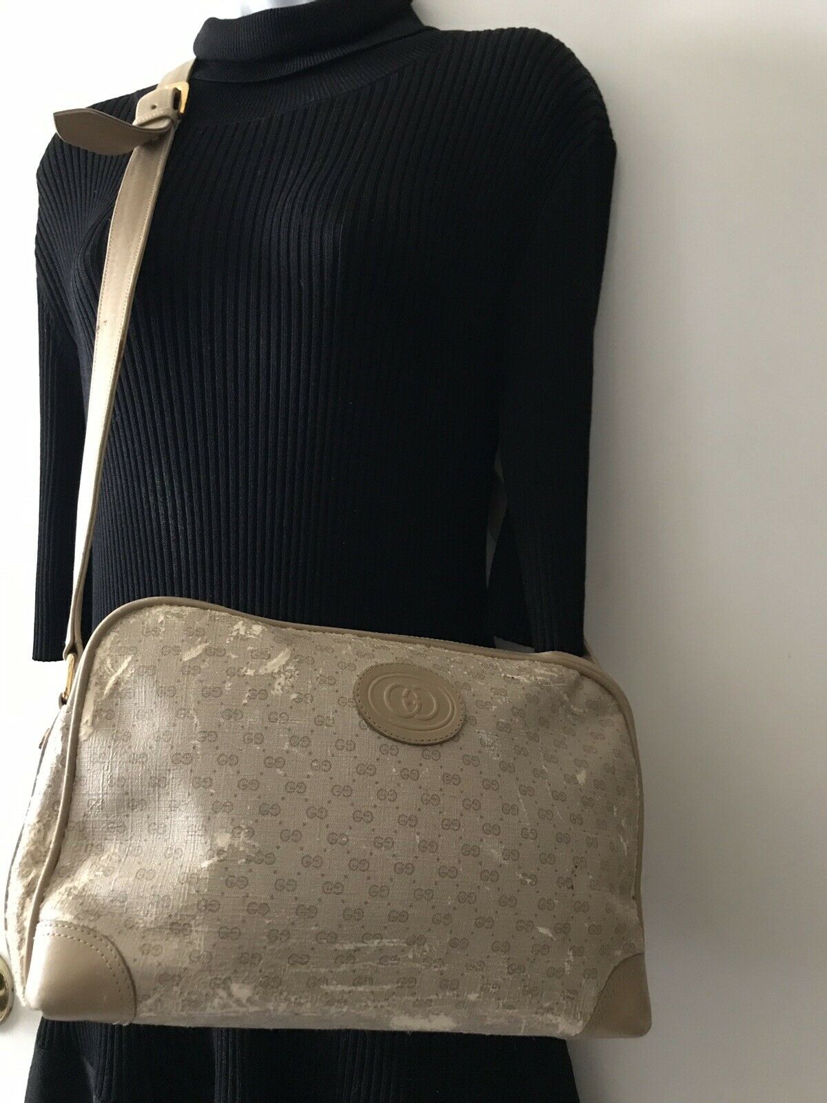 GUCCI Vintage Logo Monogram Print Medium Leather Crossbody Bag