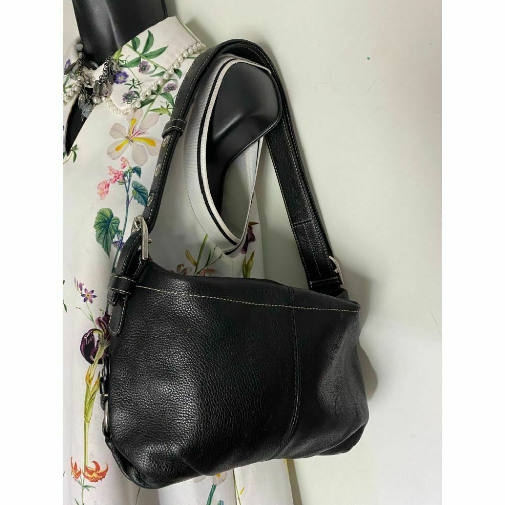 COACH Medium/ Large Leather Black Shoulder Bag