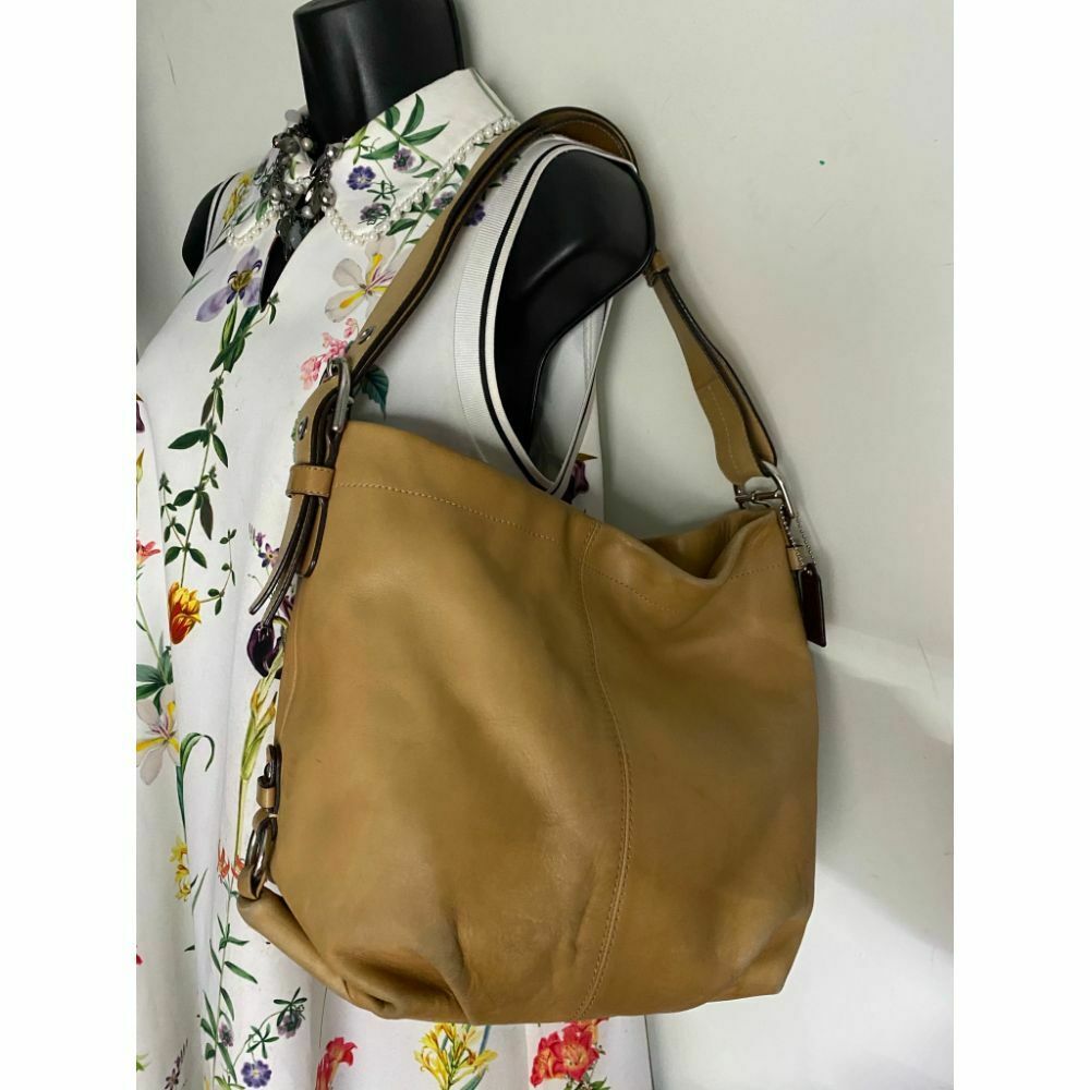 COACH Medium/ Large Leather Tan Shoulder Bag